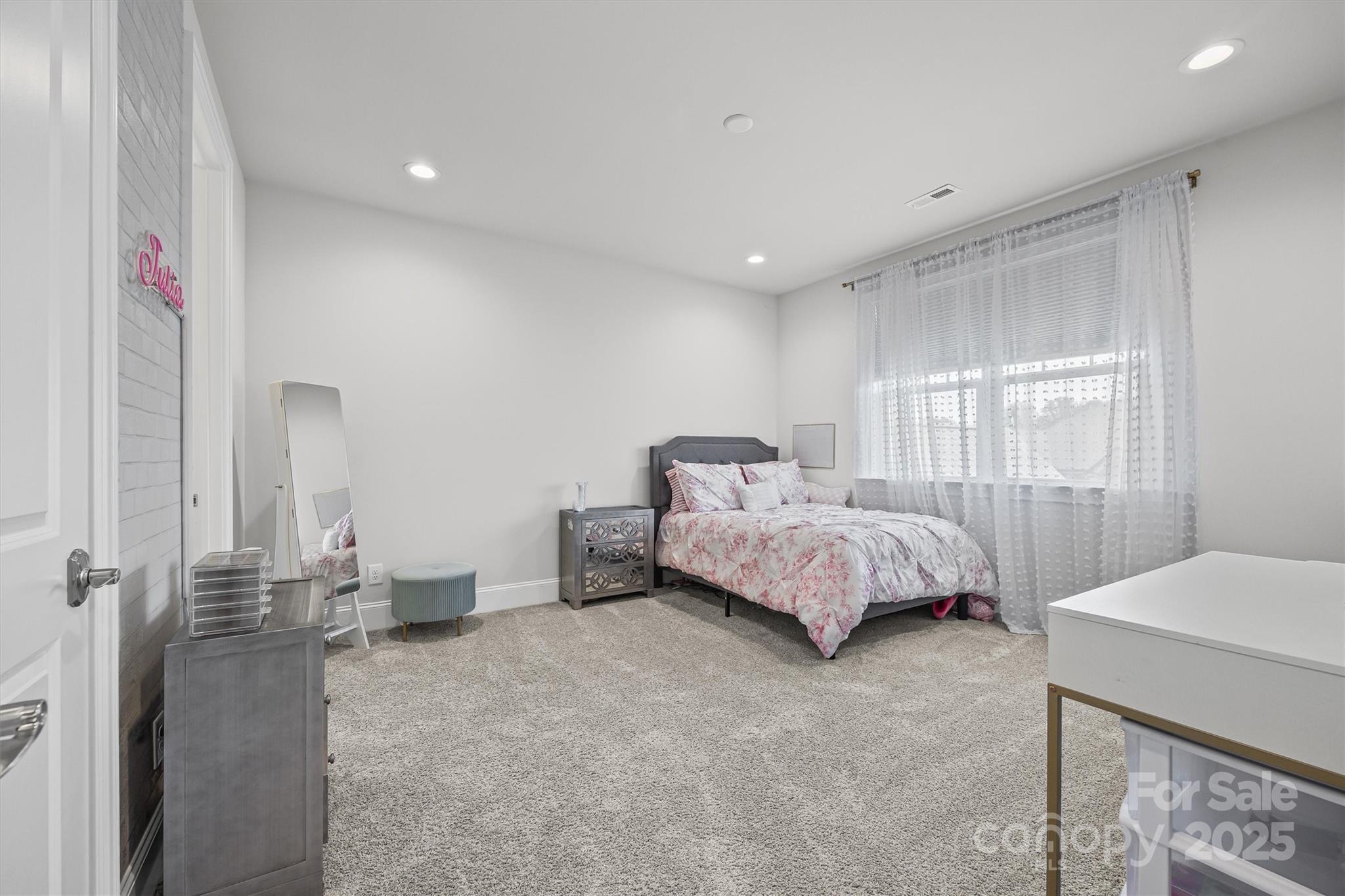 property viewer photo 35