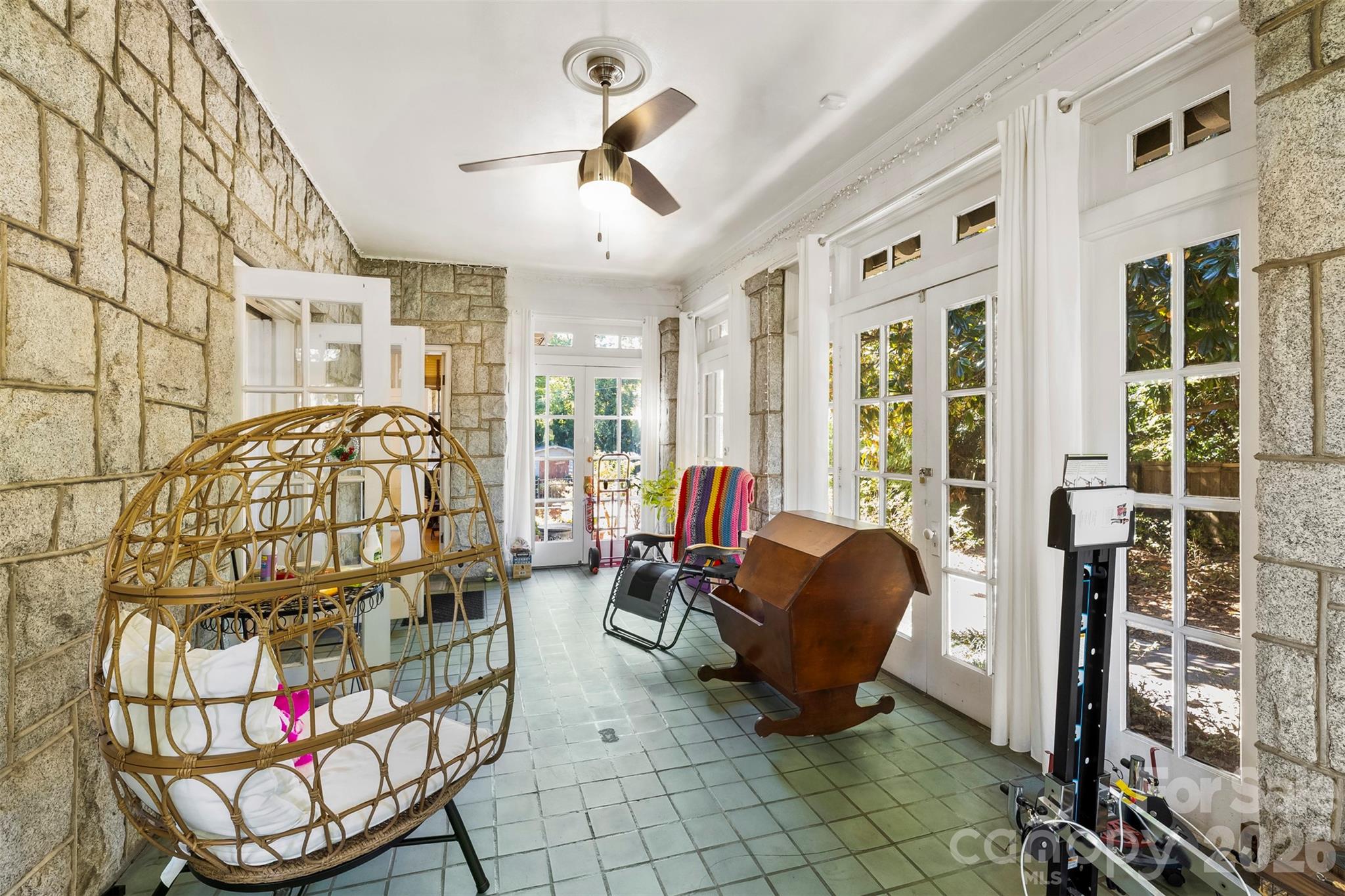 property viewer photo 10
