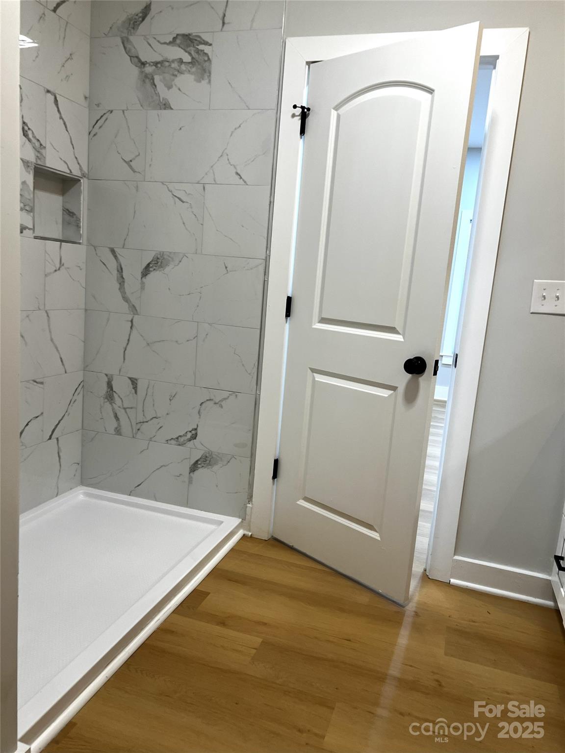 property viewer photo 15