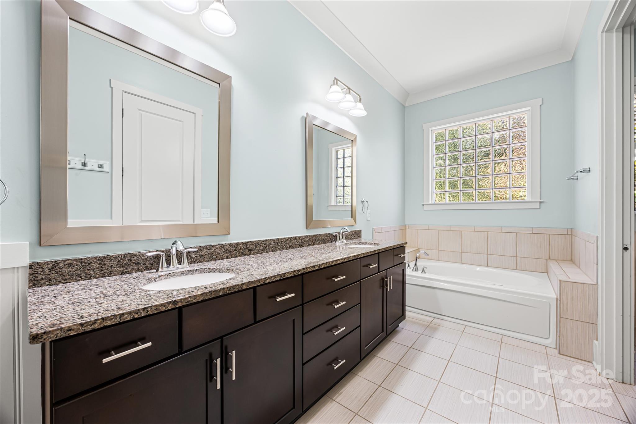 property viewer photo 17