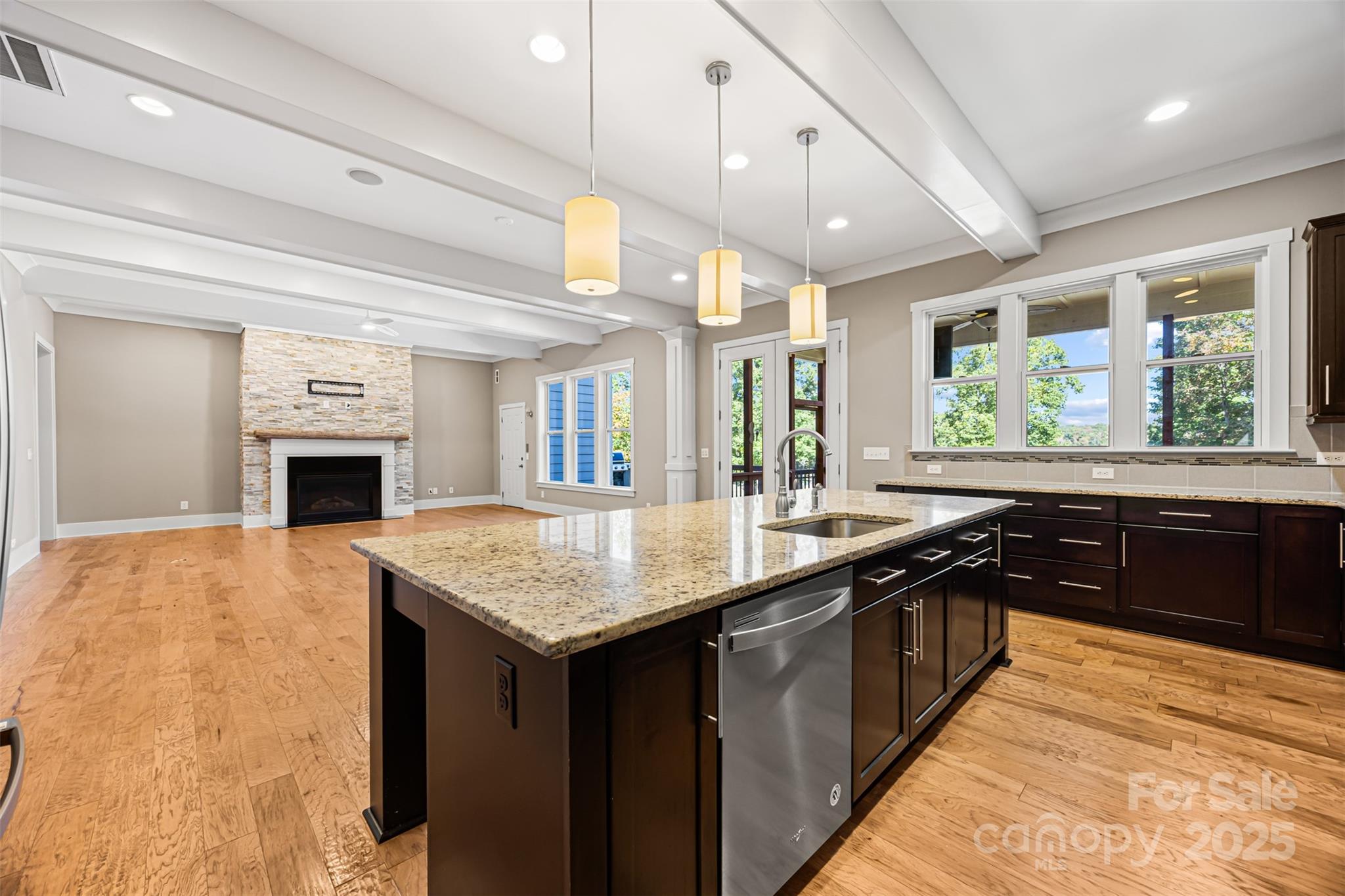 property viewer photo 6