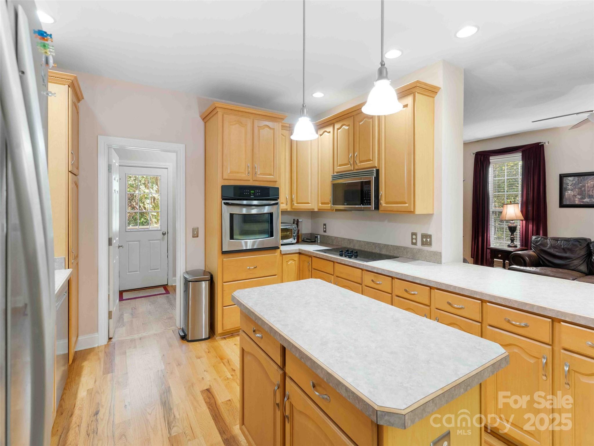 main property photo 6
