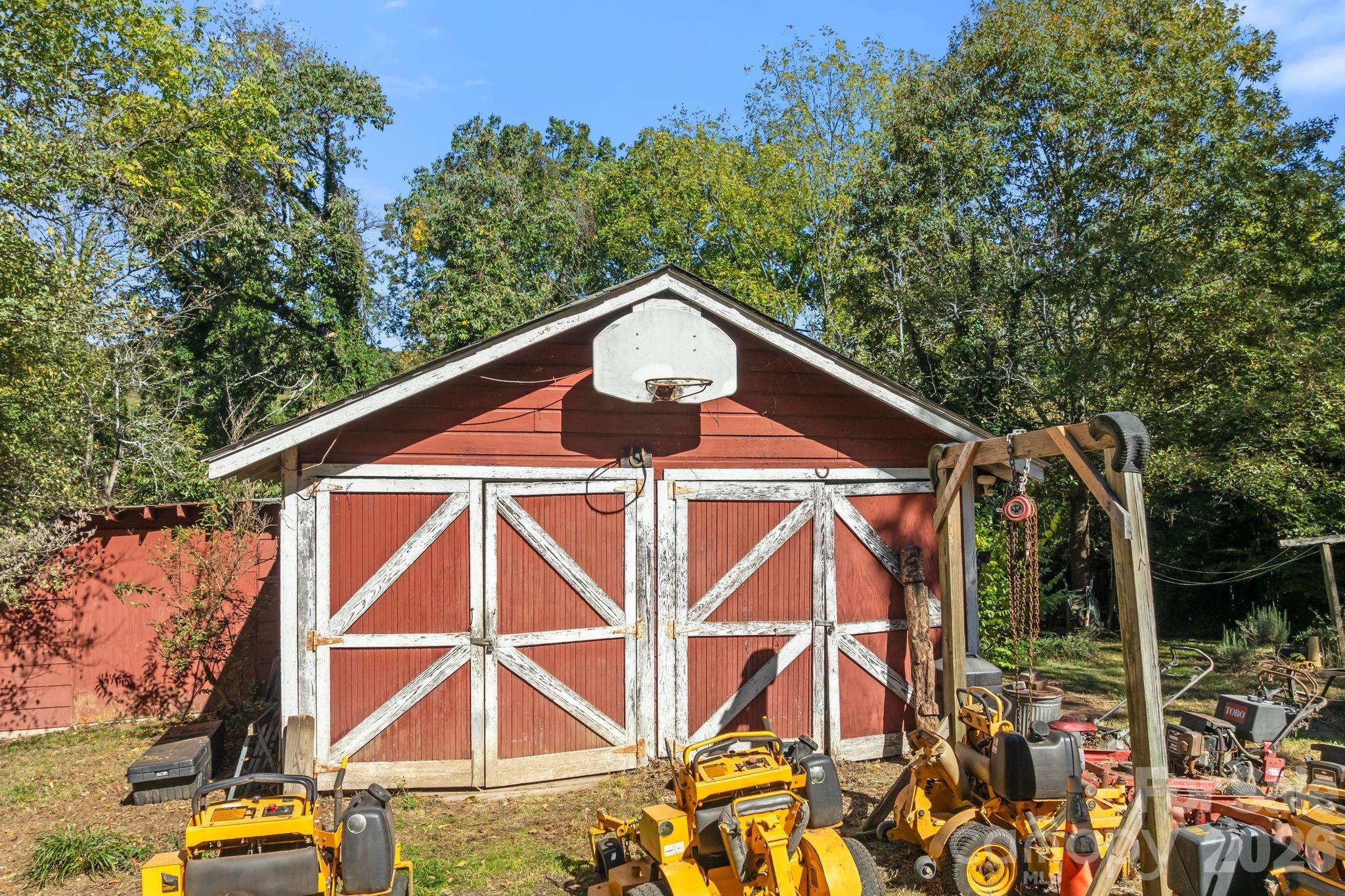 main property photo 35