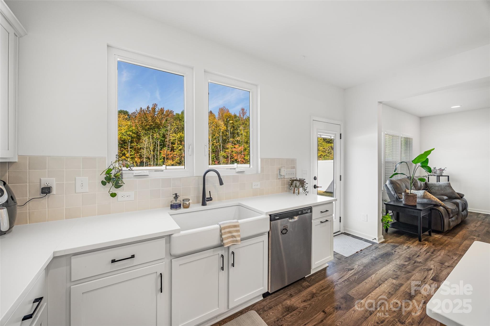 property viewer photo 10