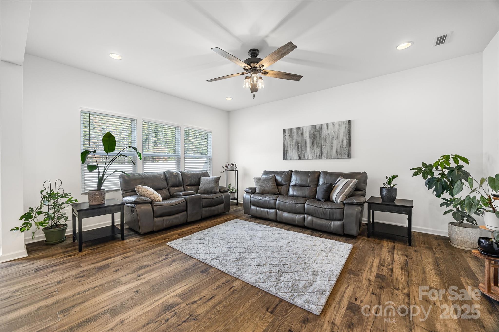 property viewer photo 12