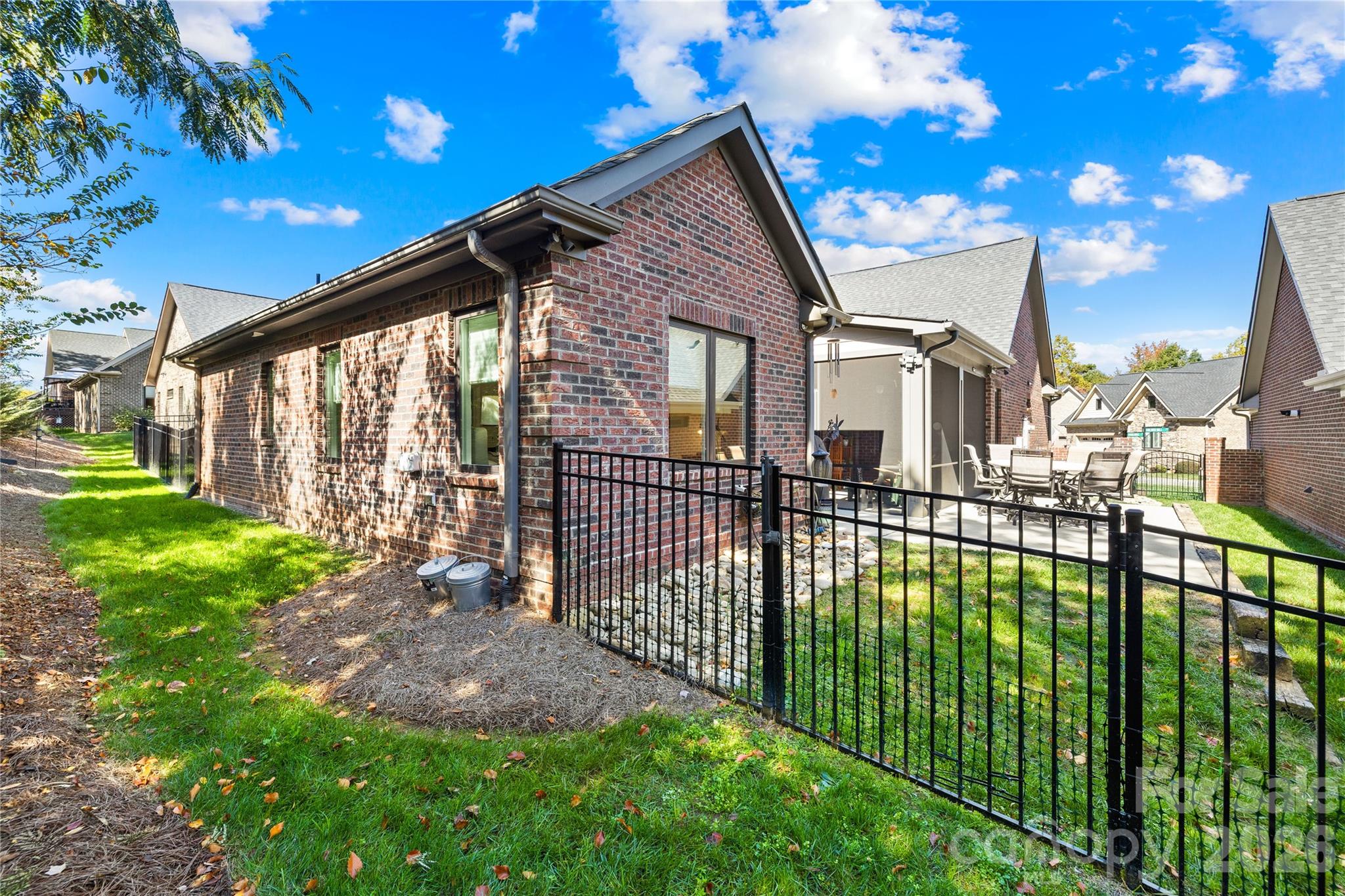 main property photo 28