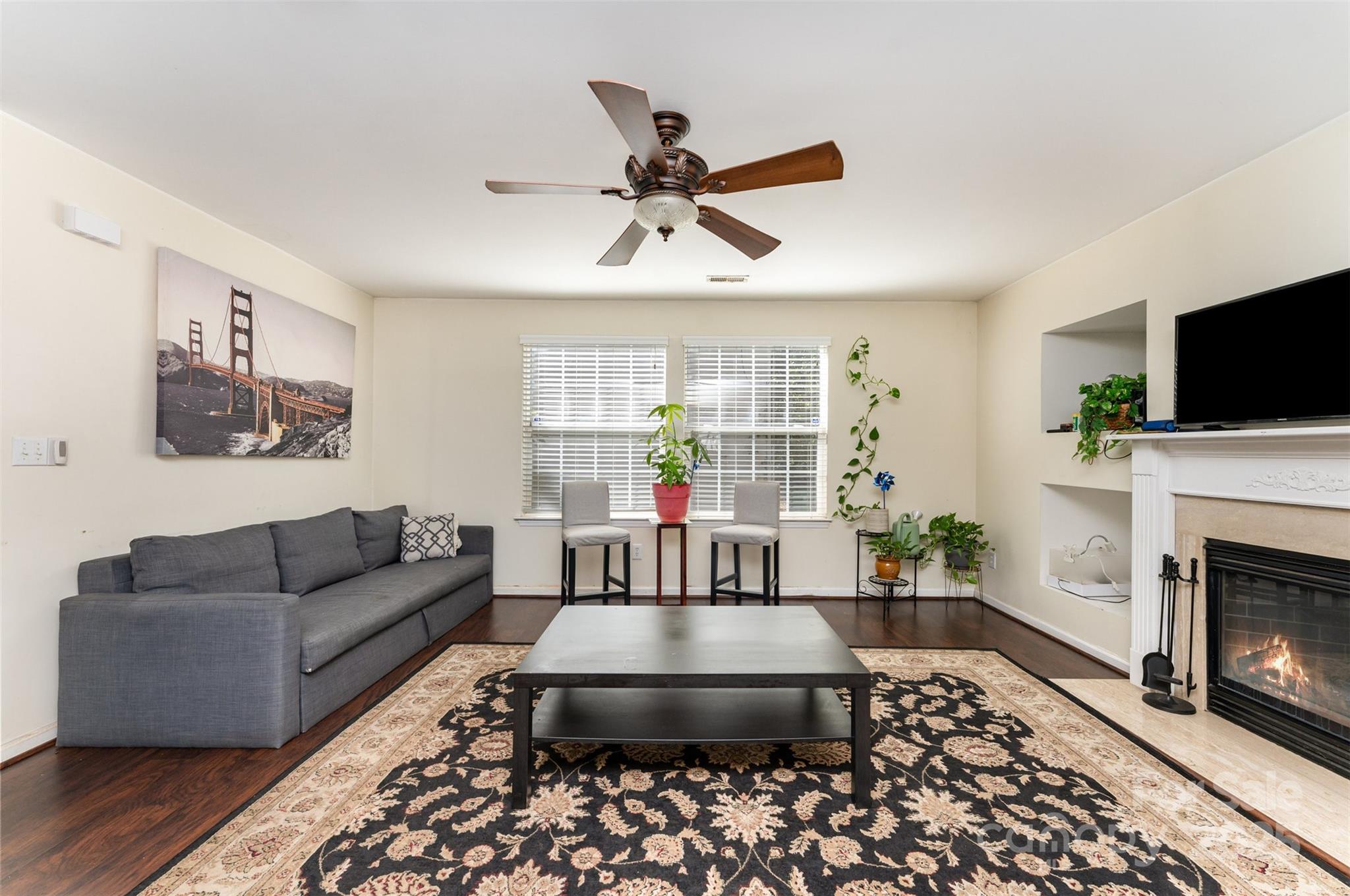 property viewer photo 2