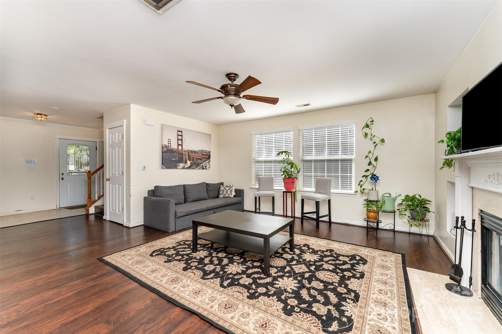 property viewer photo 3