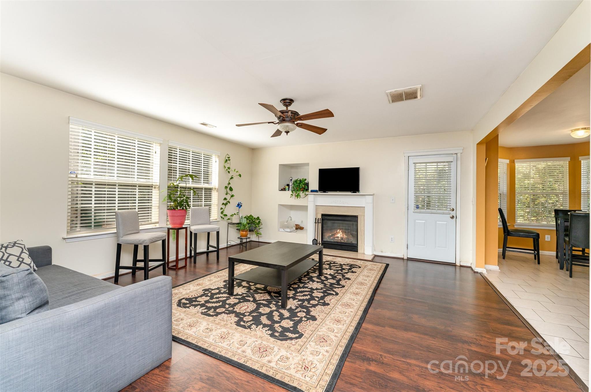 property viewer photo 4