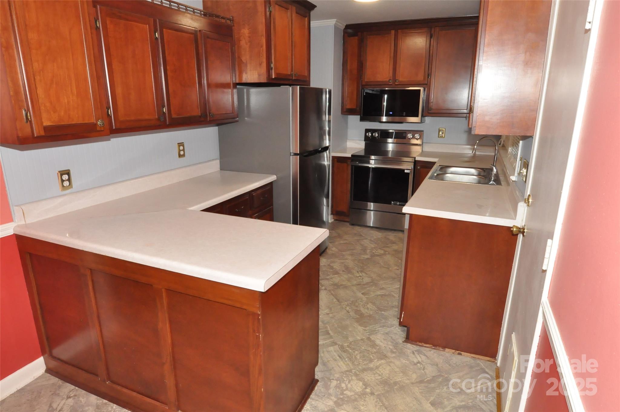 main property photo 10