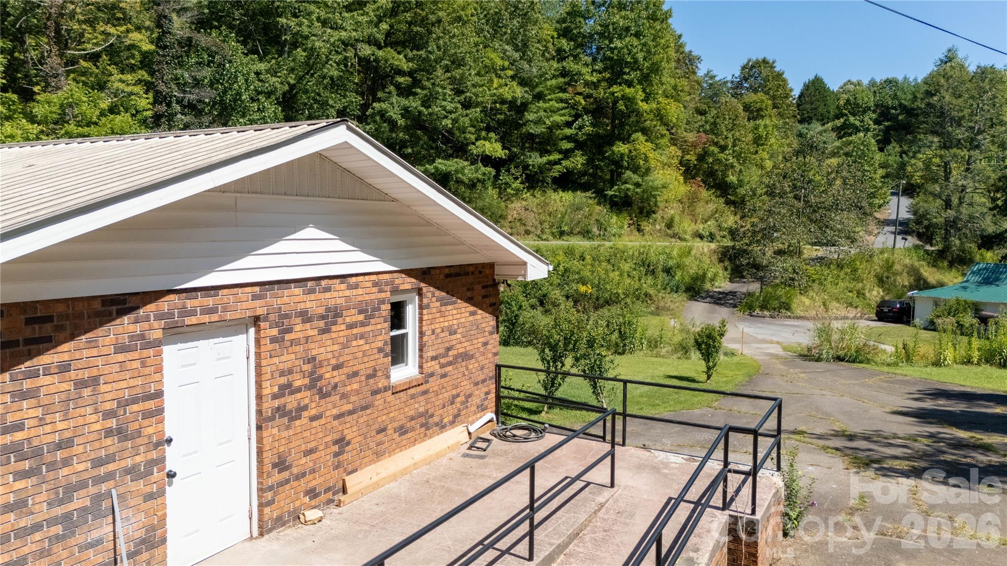 main property photo 31