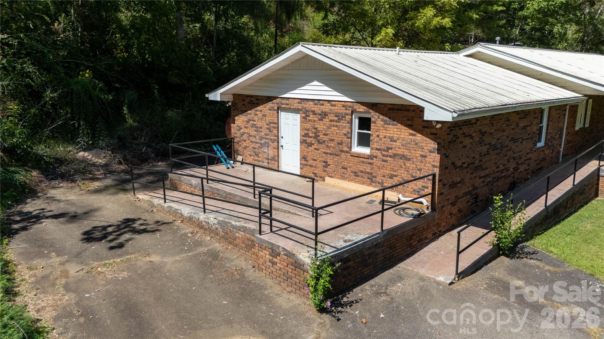 main property photo 33