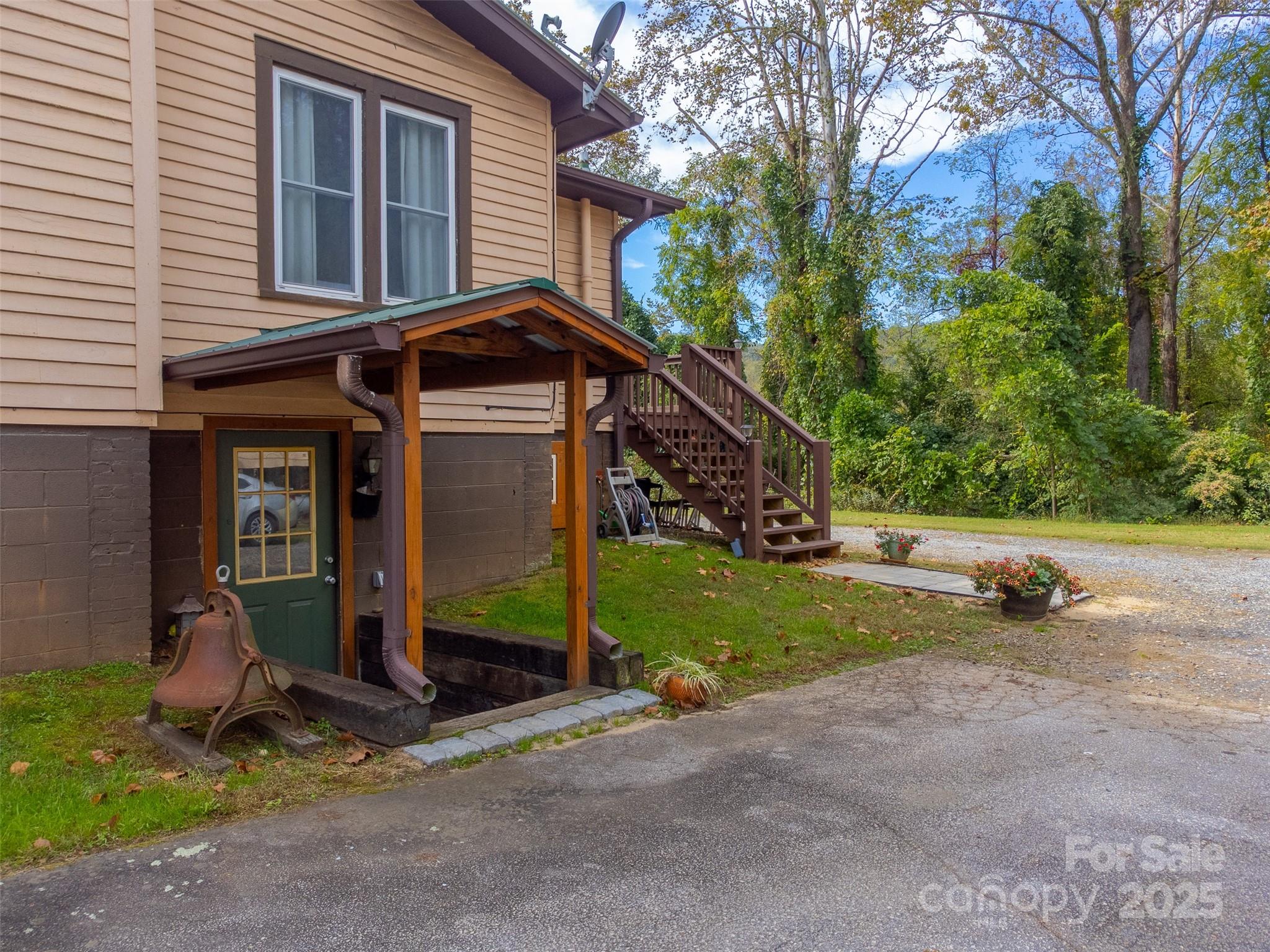 main property photo 23