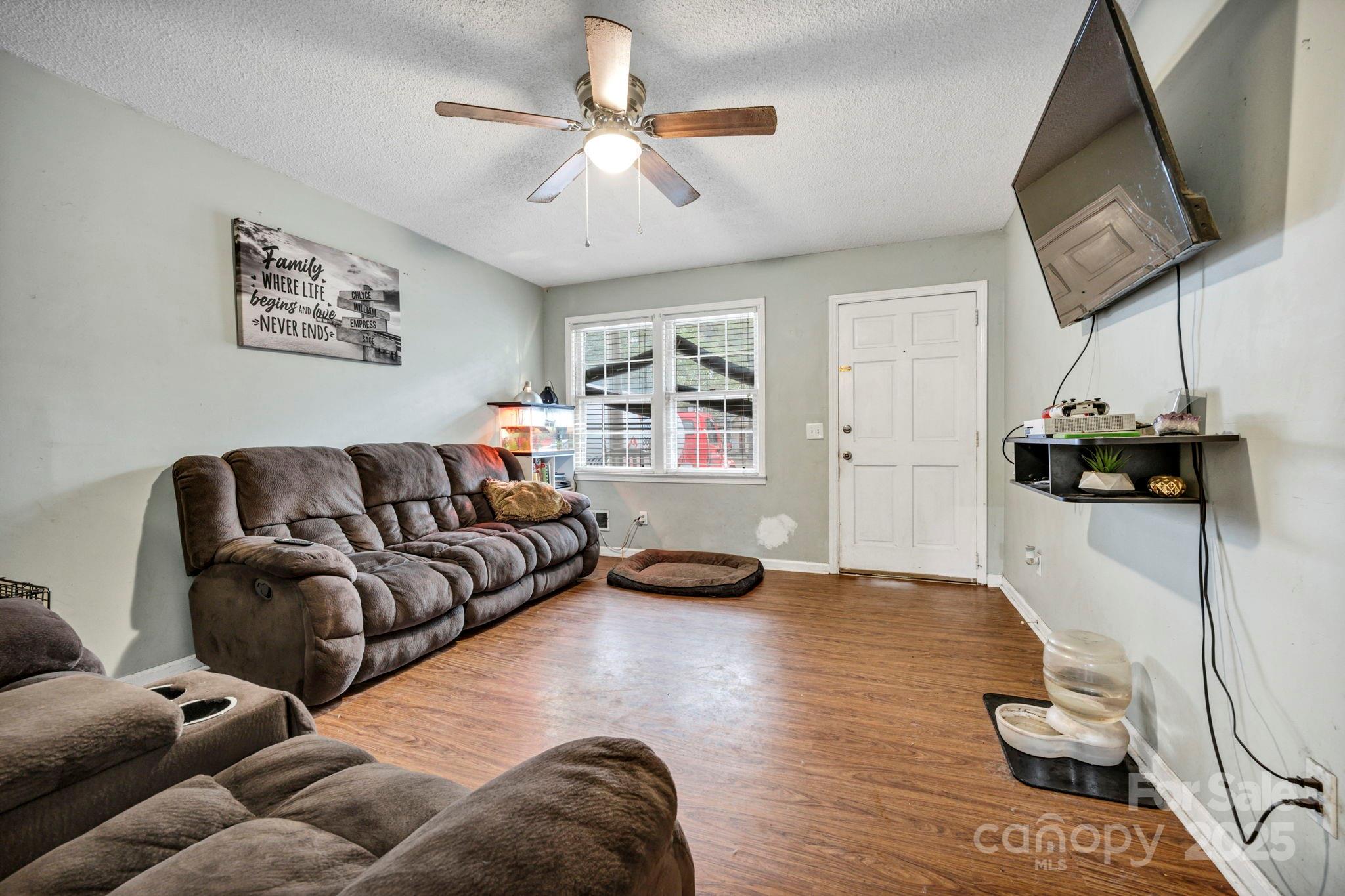 property viewer photo 3