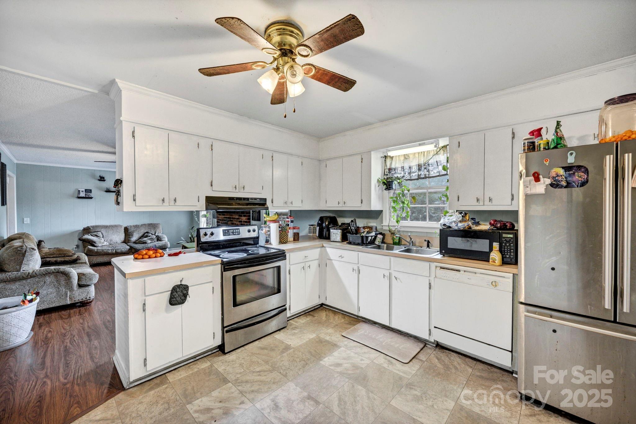property viewer photo 7