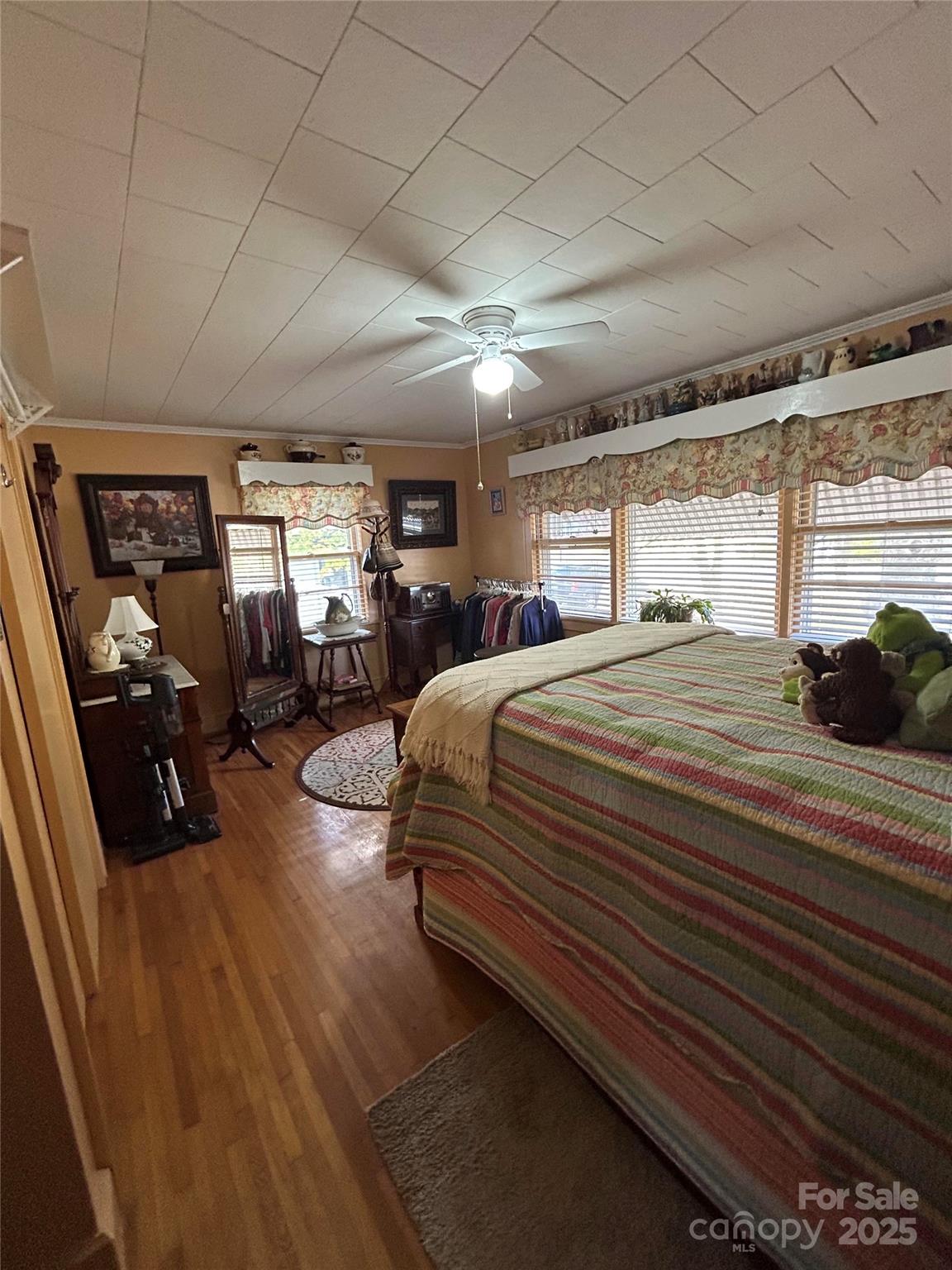 main property photo 12