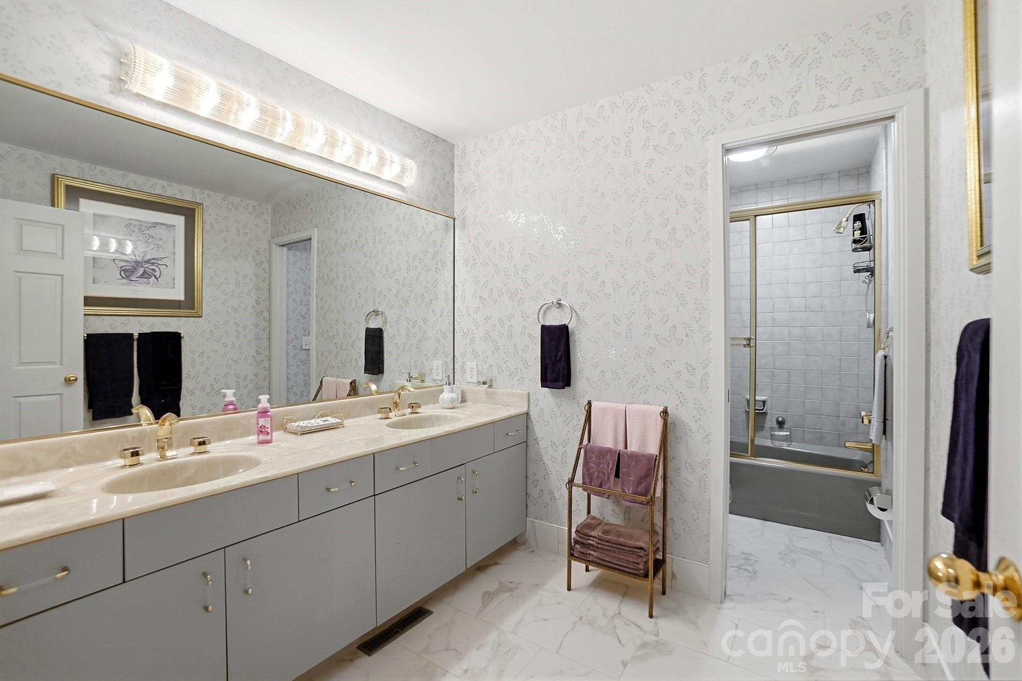 property viewer photo 17