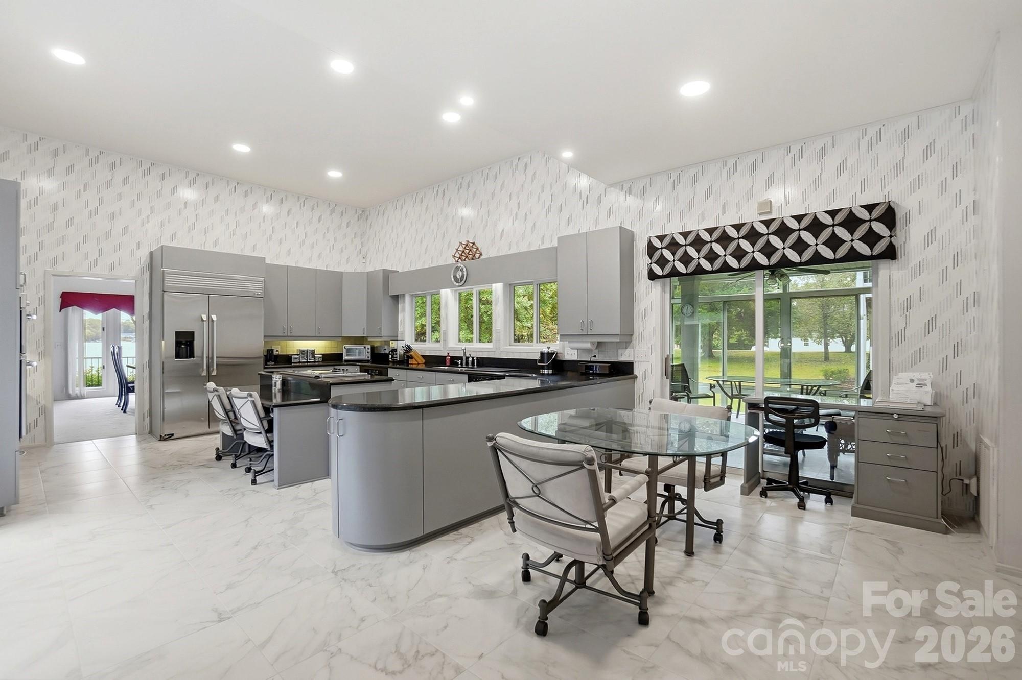 property viewer photo 4