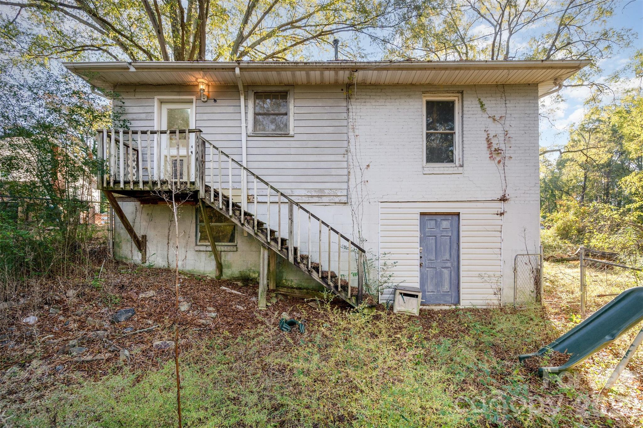 main property photo 28