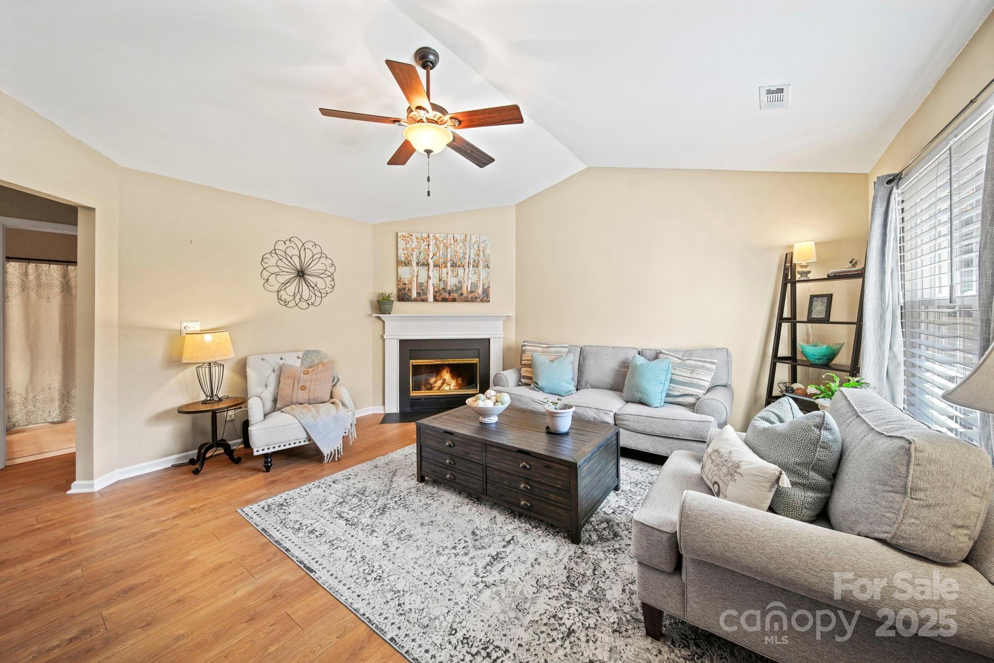 property viewer photo 2