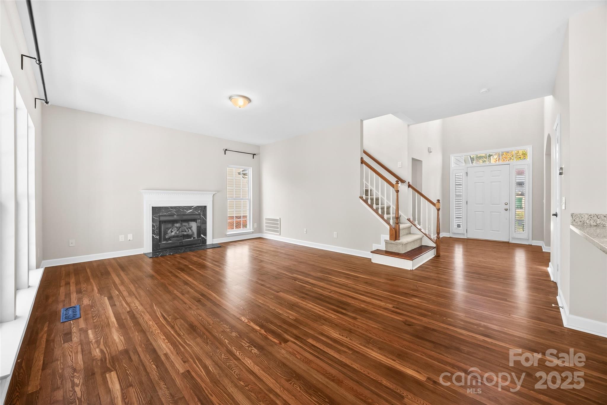 property viewer photo 15