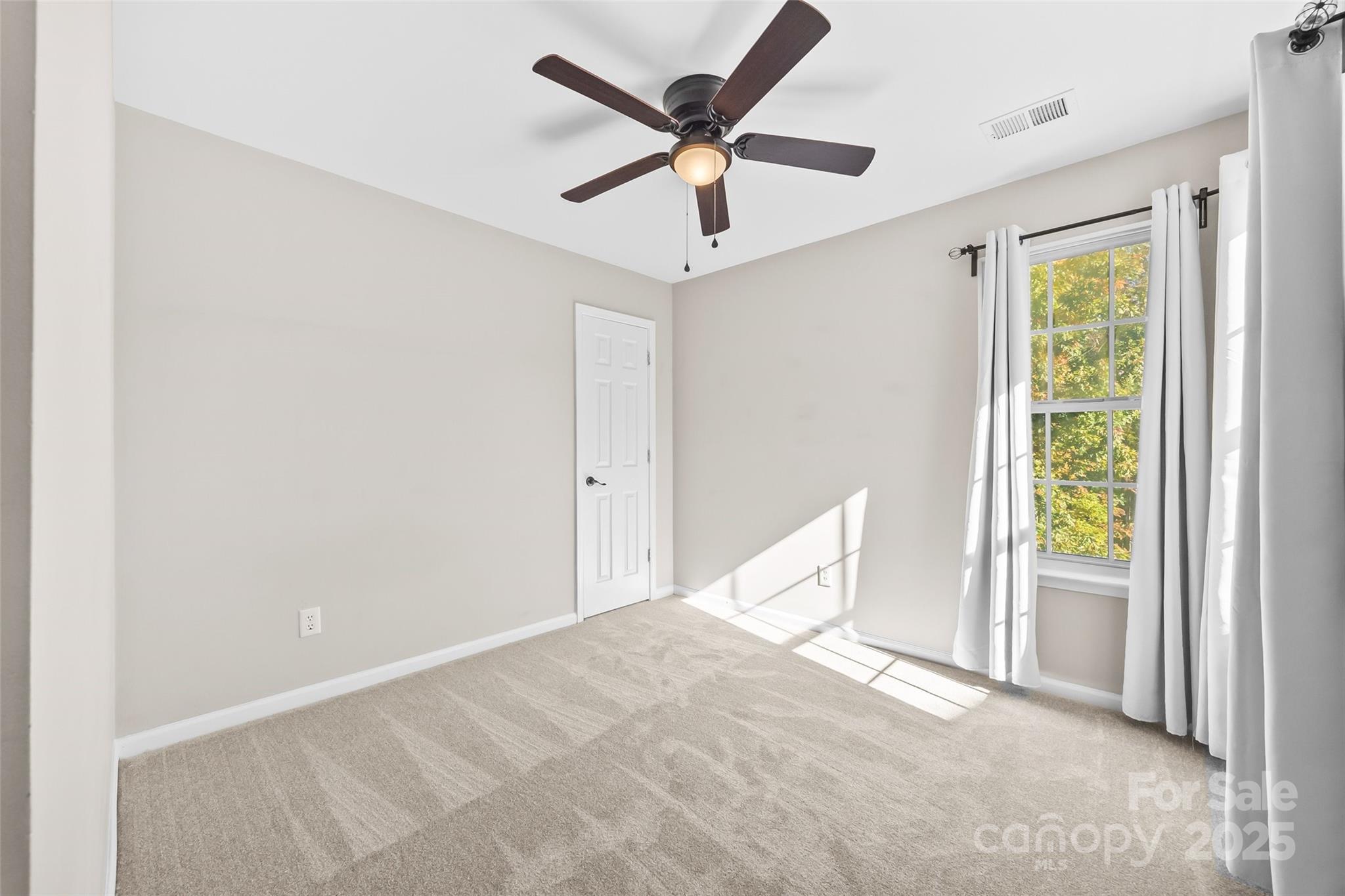 property viewer photo 25