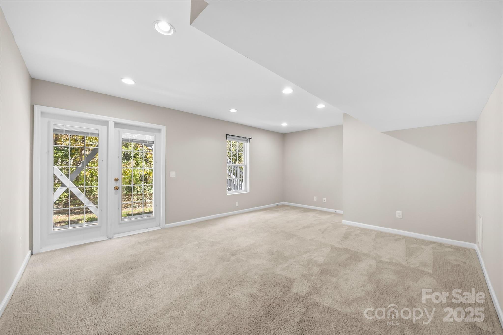property viewer photo 33