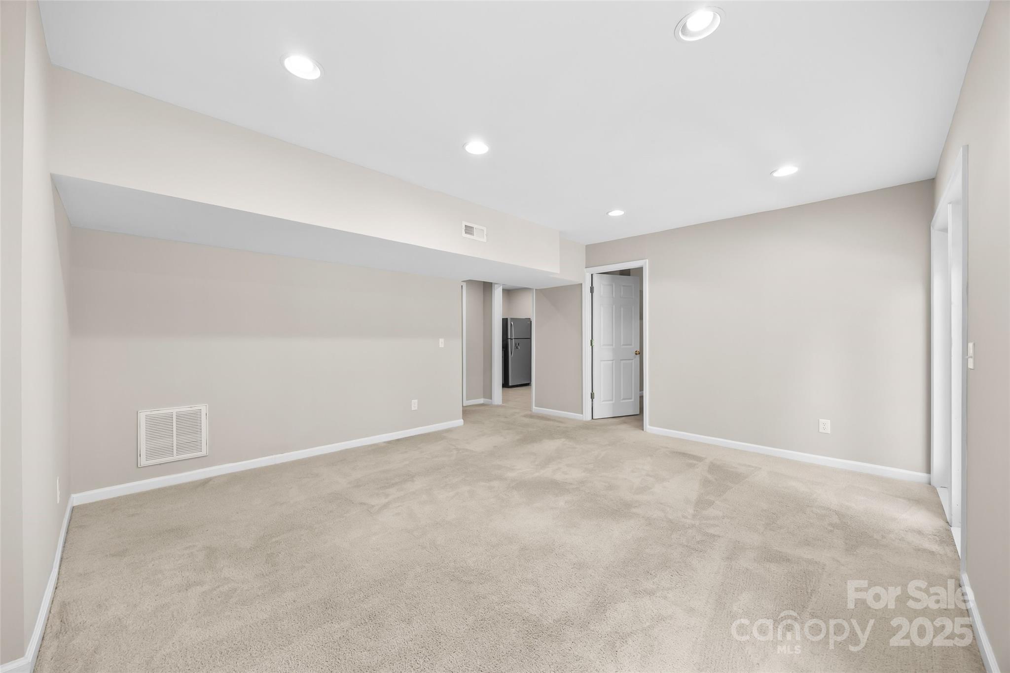 property viewer photo 35