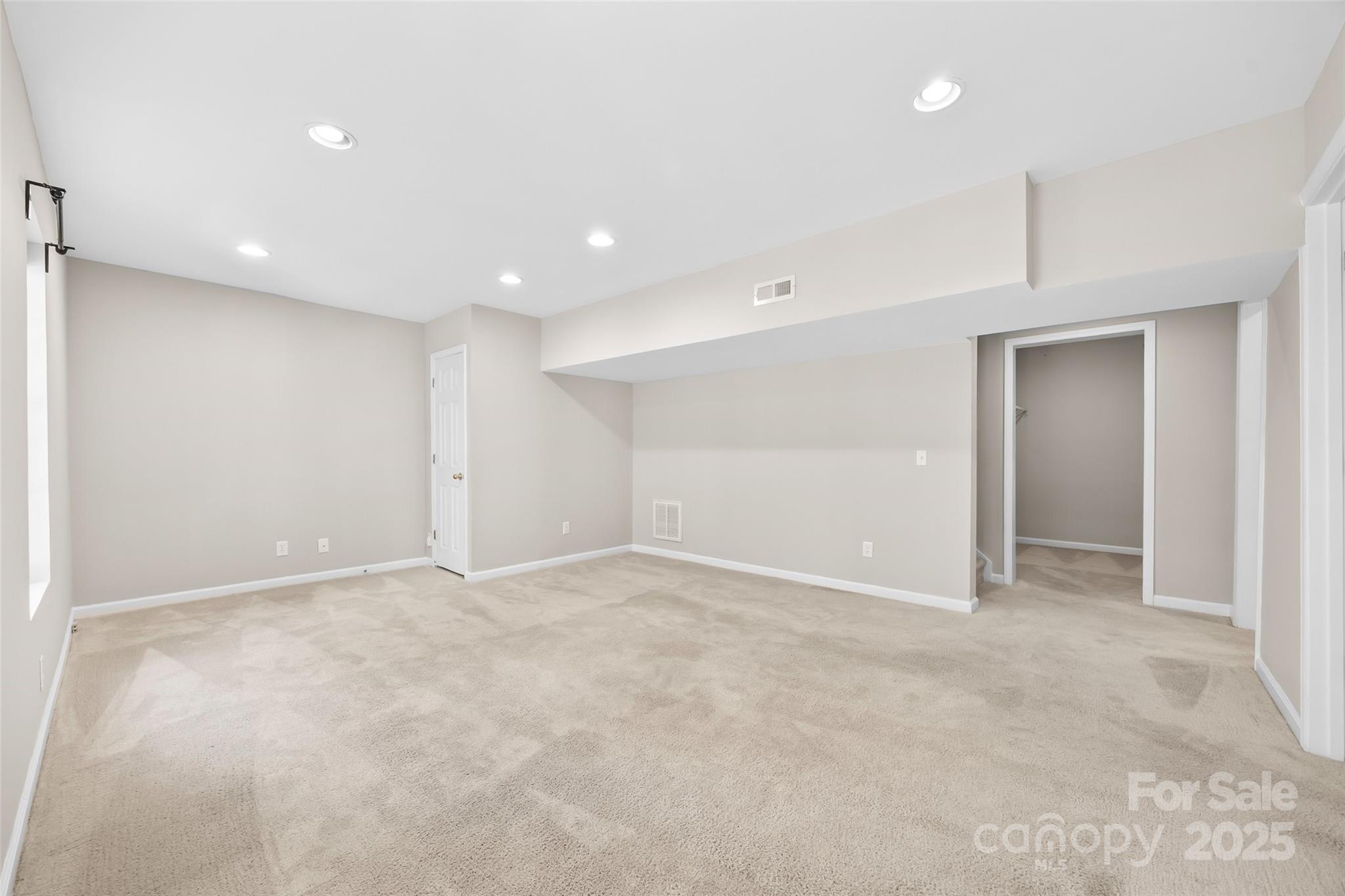 property viewer photo 36