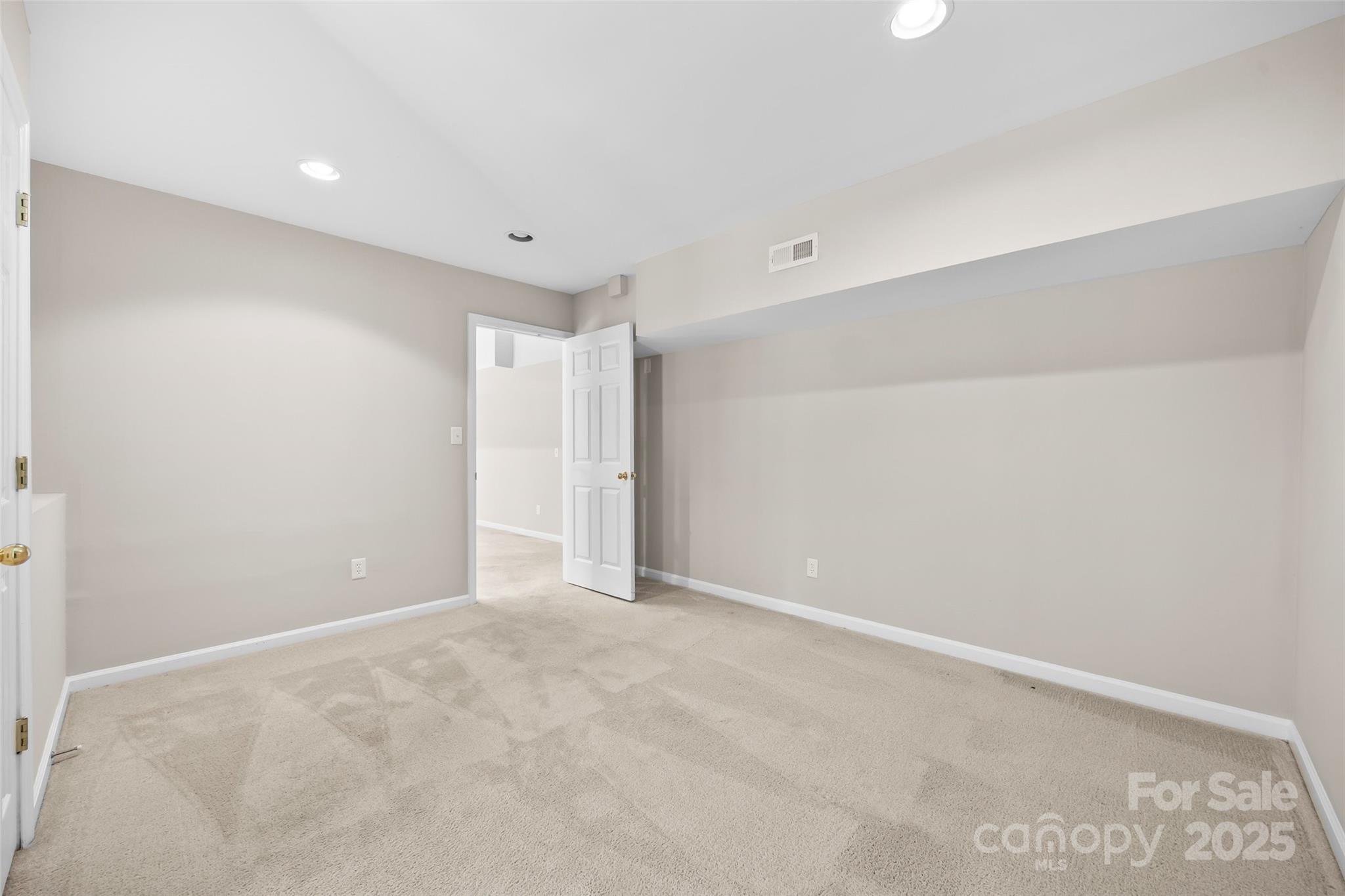 property viewer photo 38