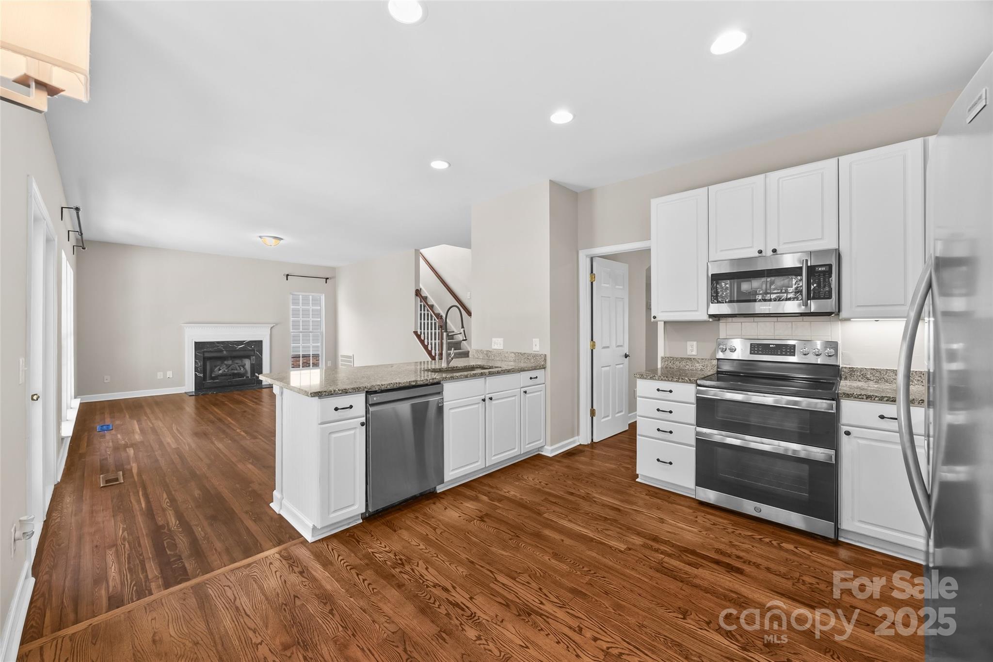 property viewer photo 9
