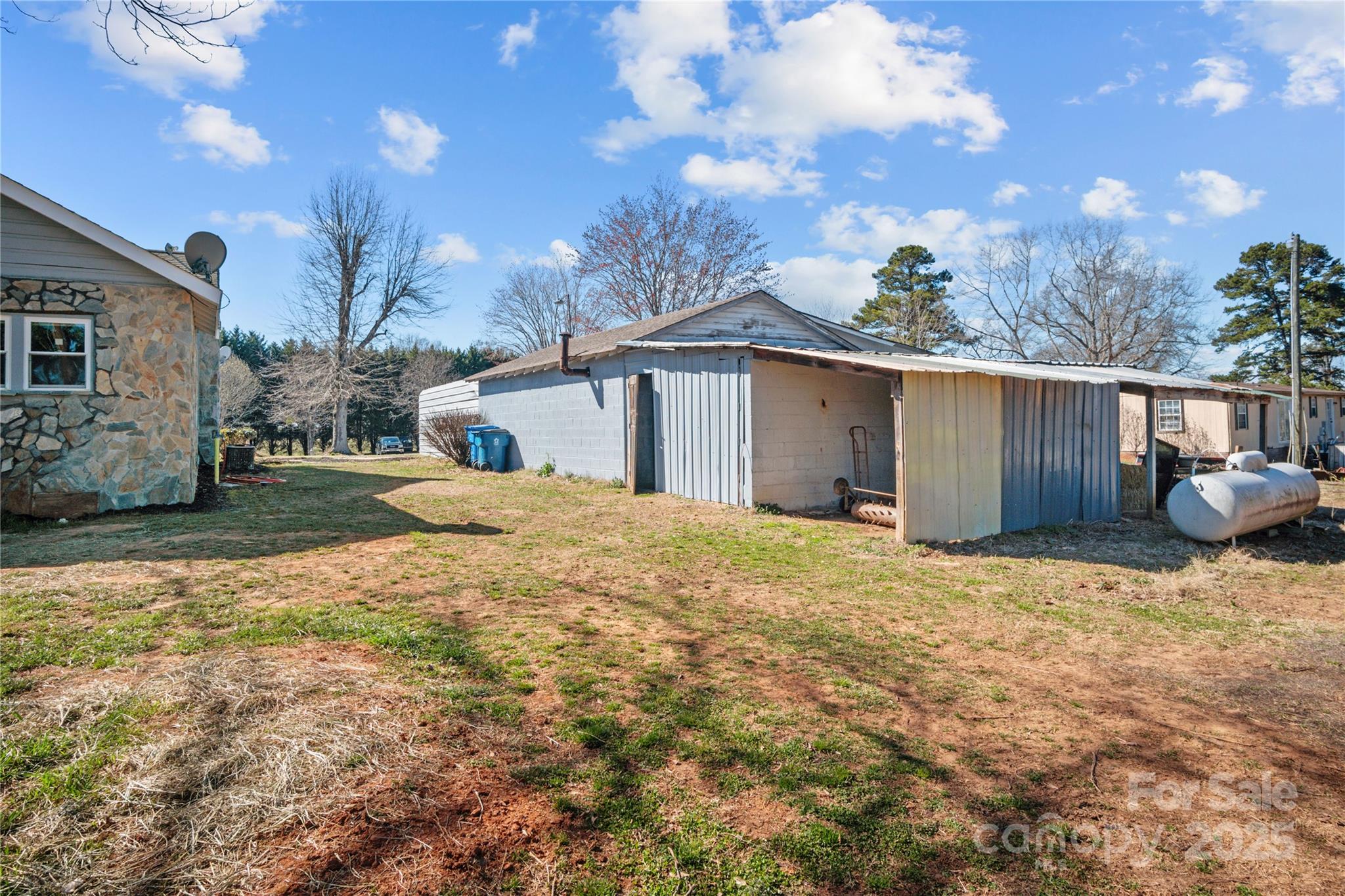 main property photo 32