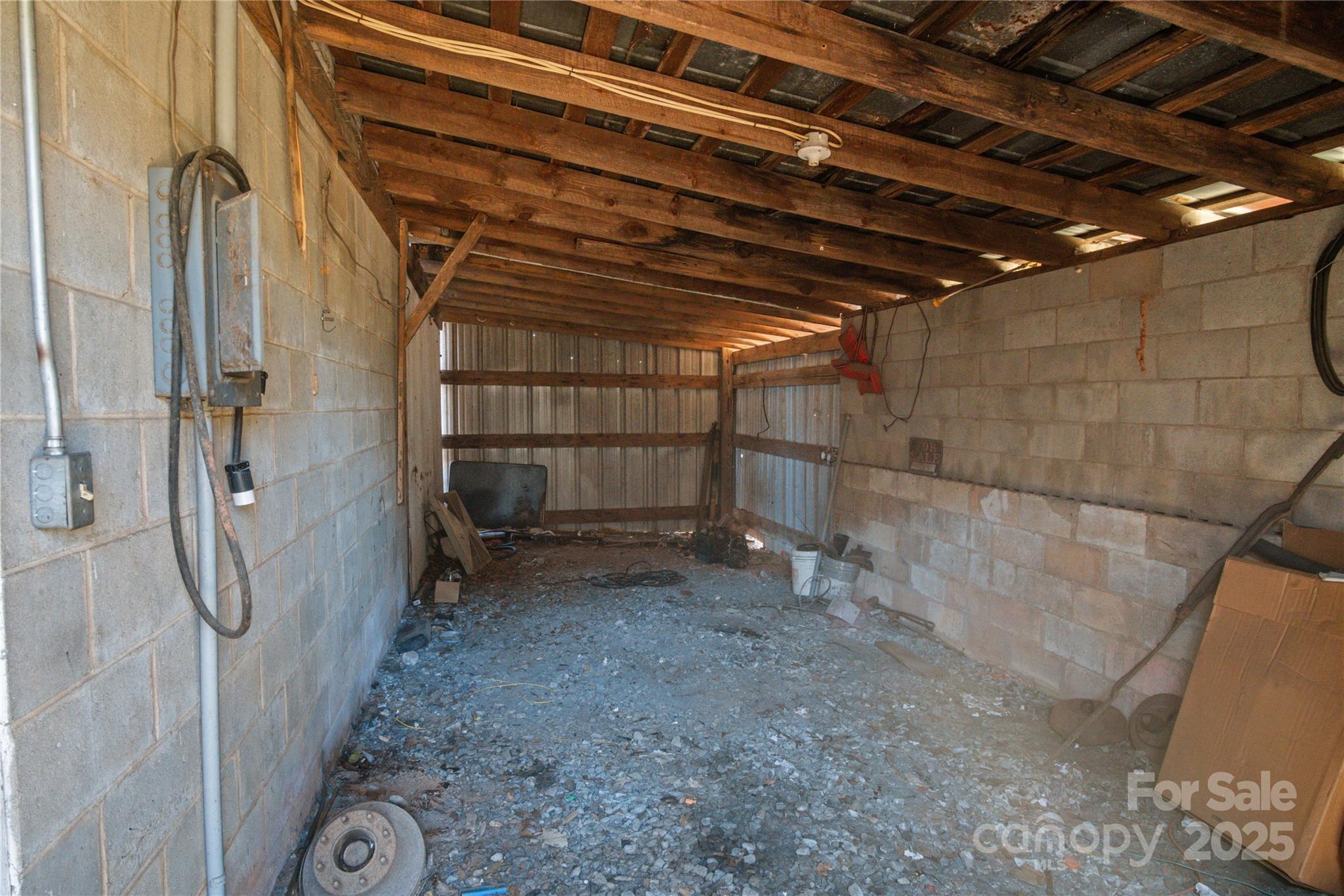 main property photo 40