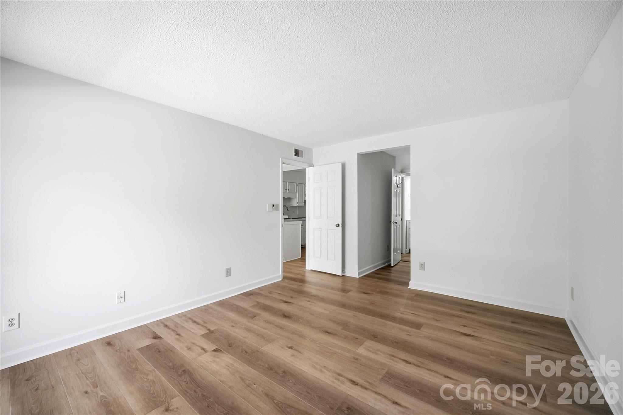 property viewer photo 15
