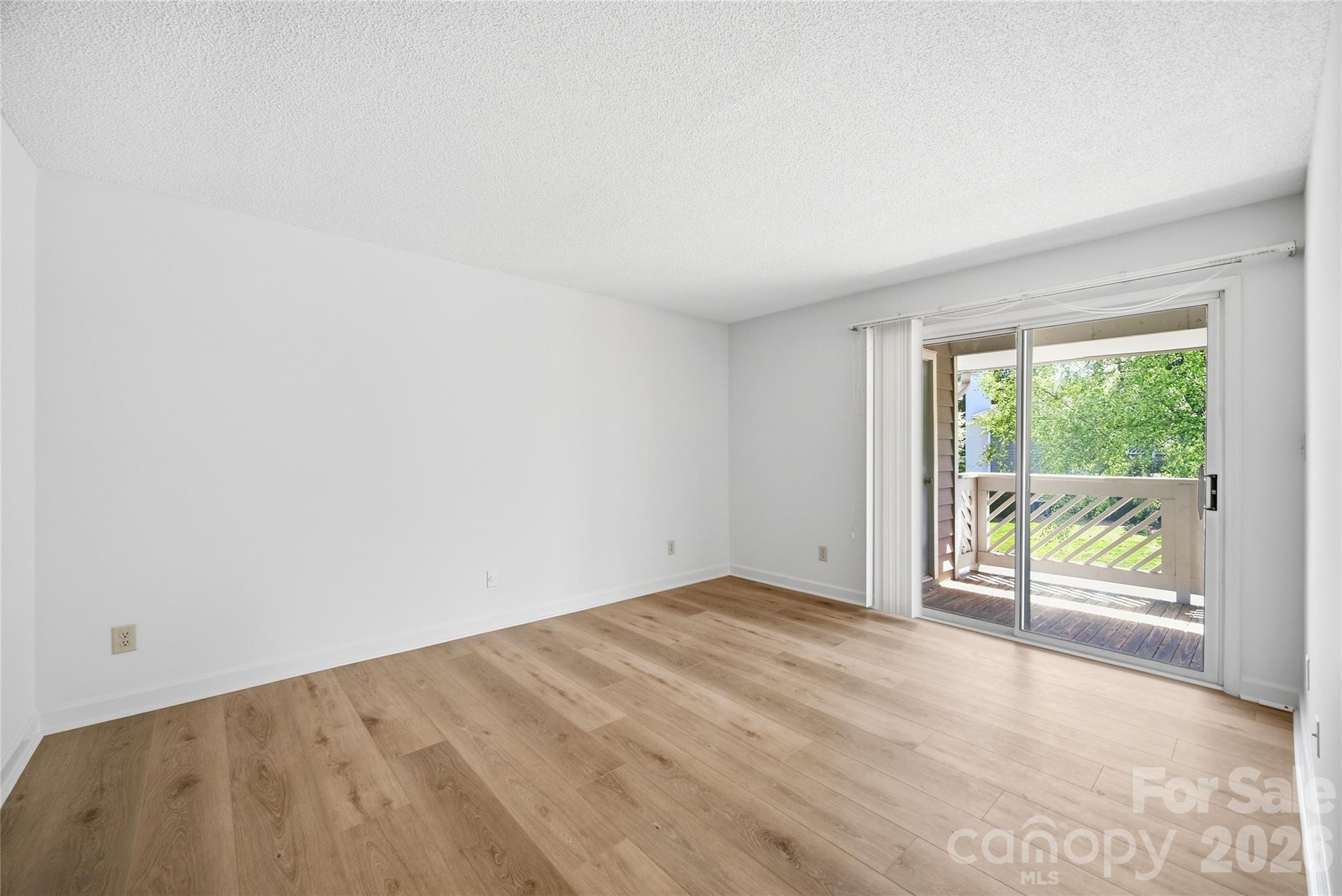 property viewer photo 16