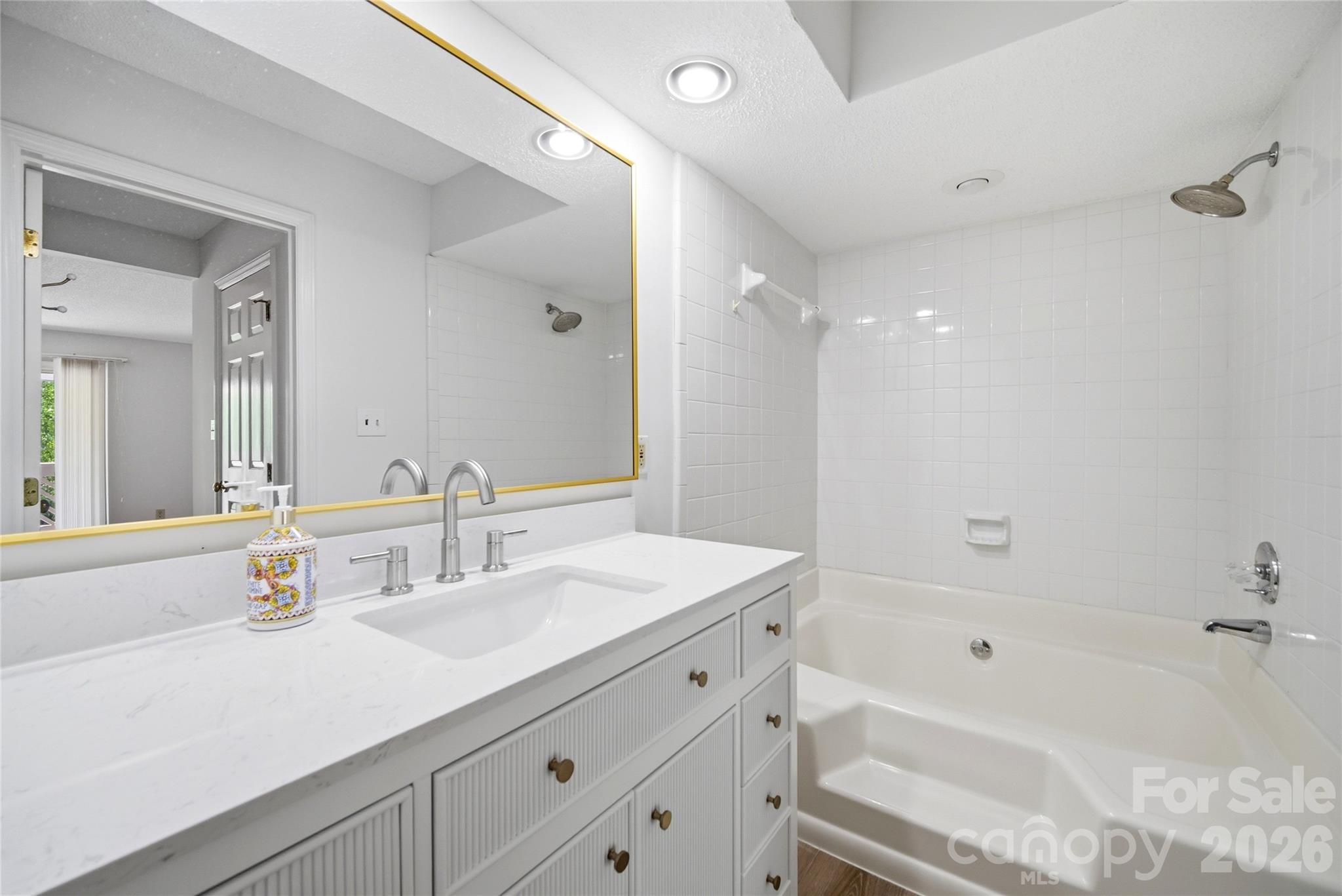 property viewer photo 19