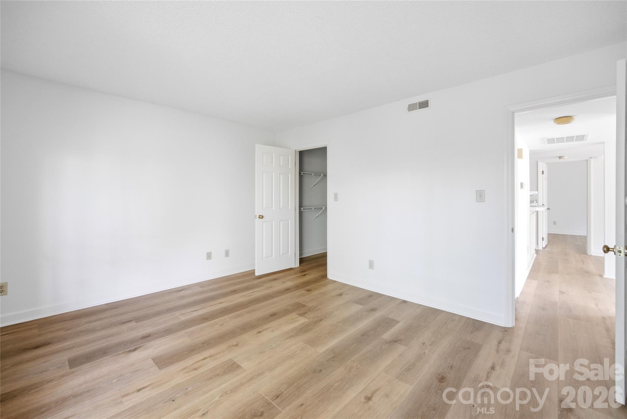 property viewer photo 20
