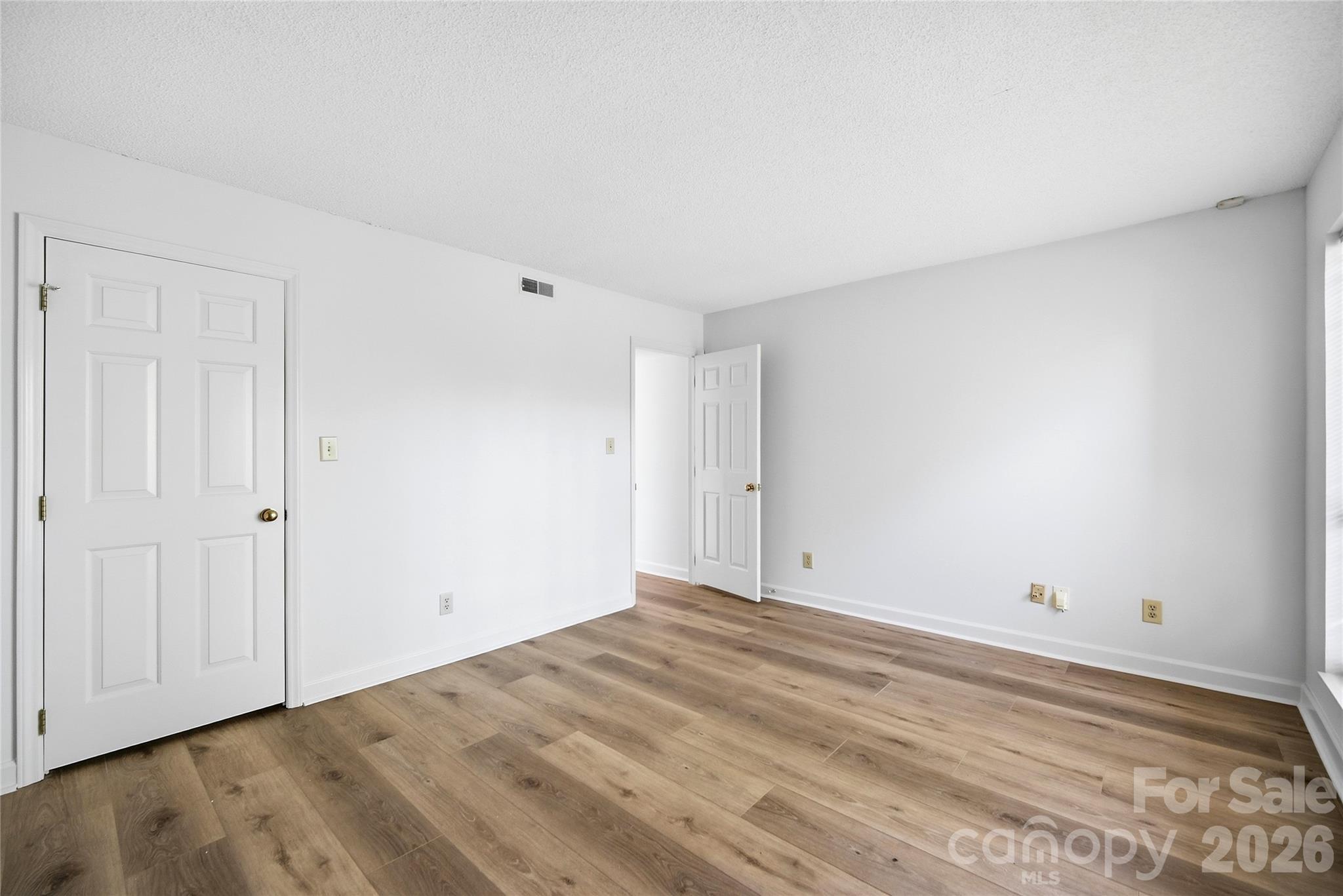 property viewer photo 22