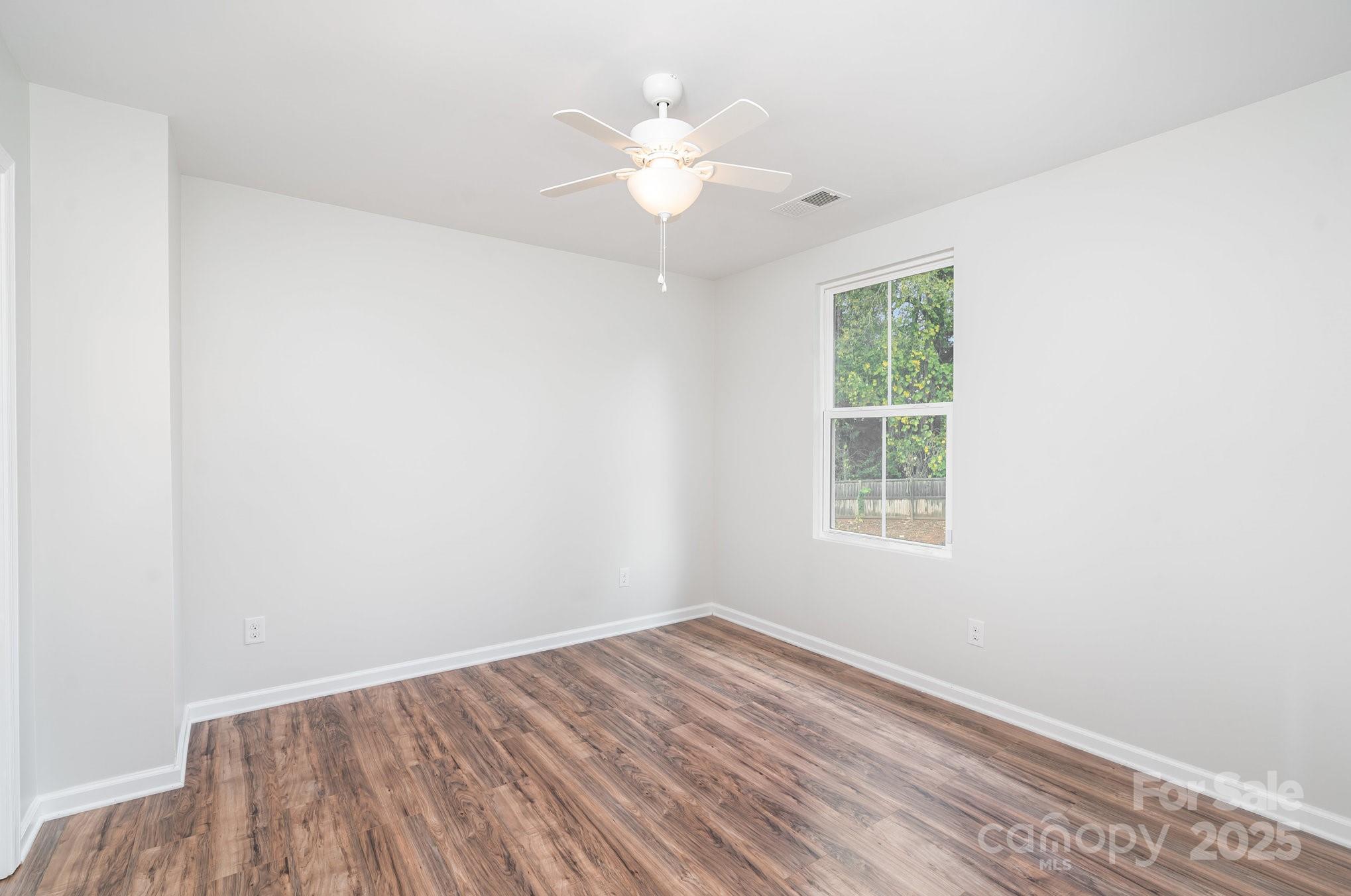 property viewer photo 15