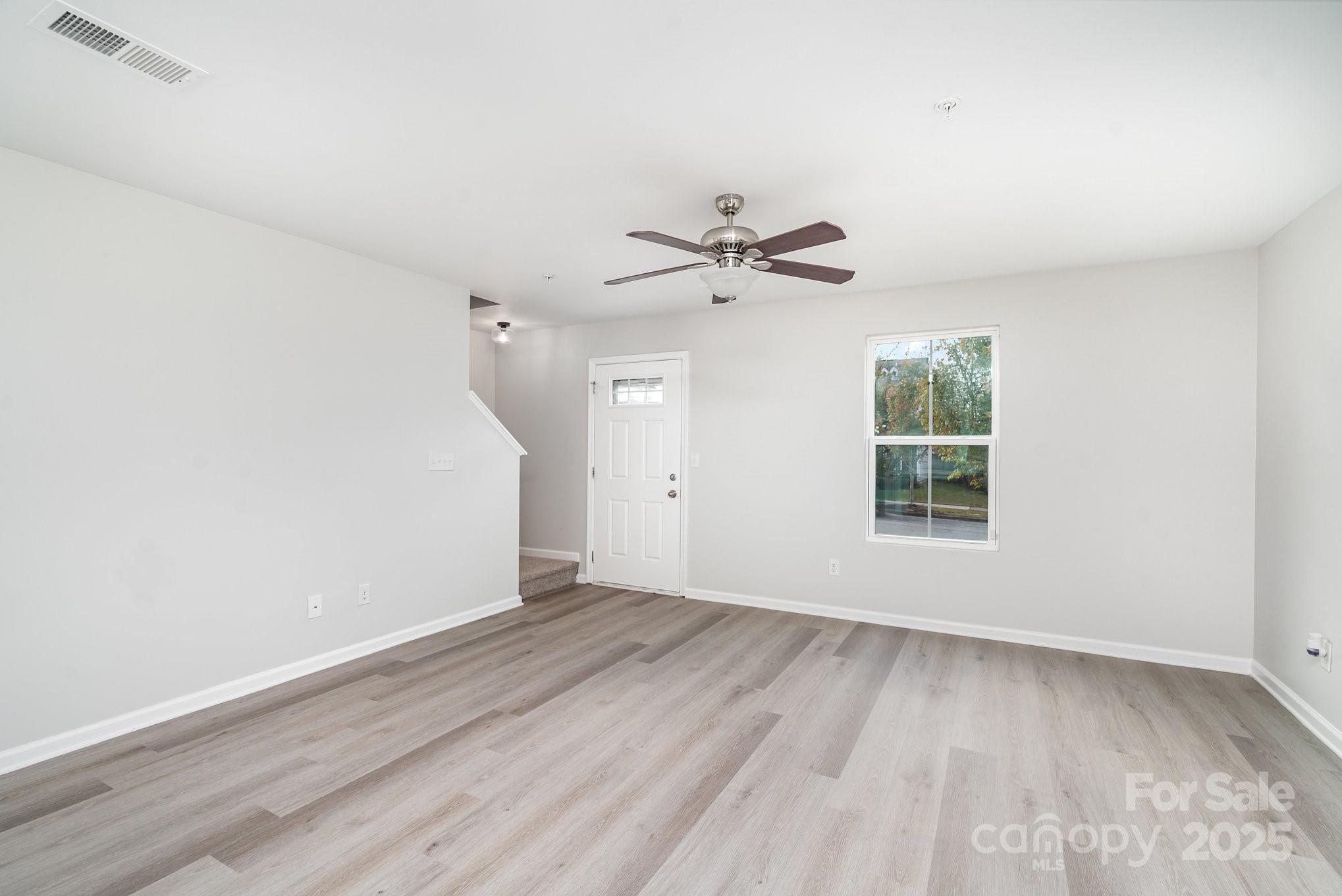 property viewer photo 6