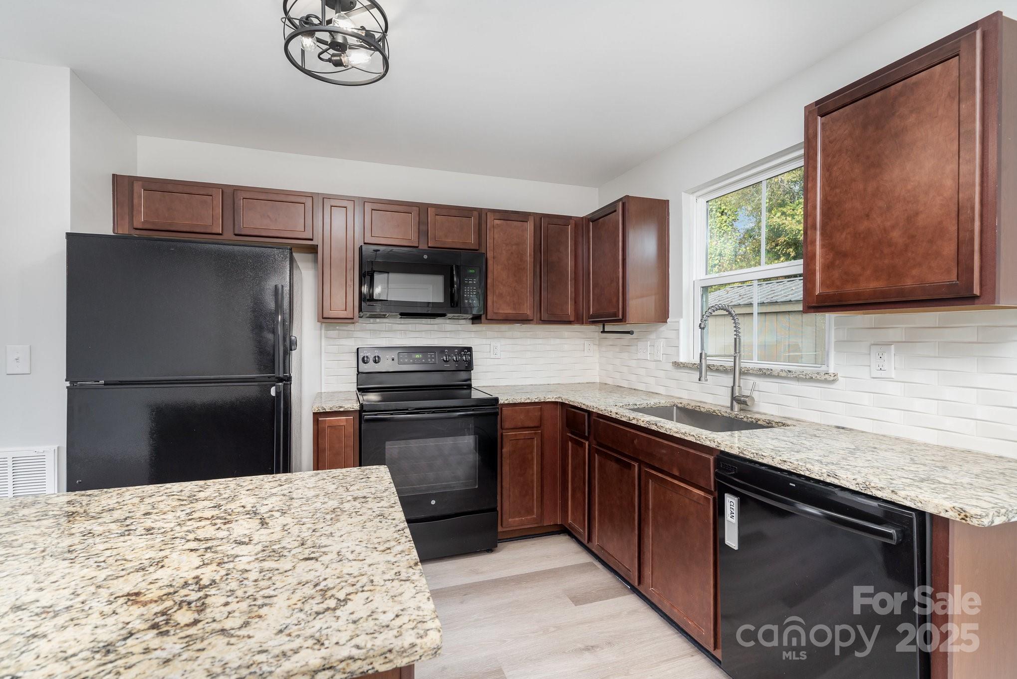 property viewer photo 8