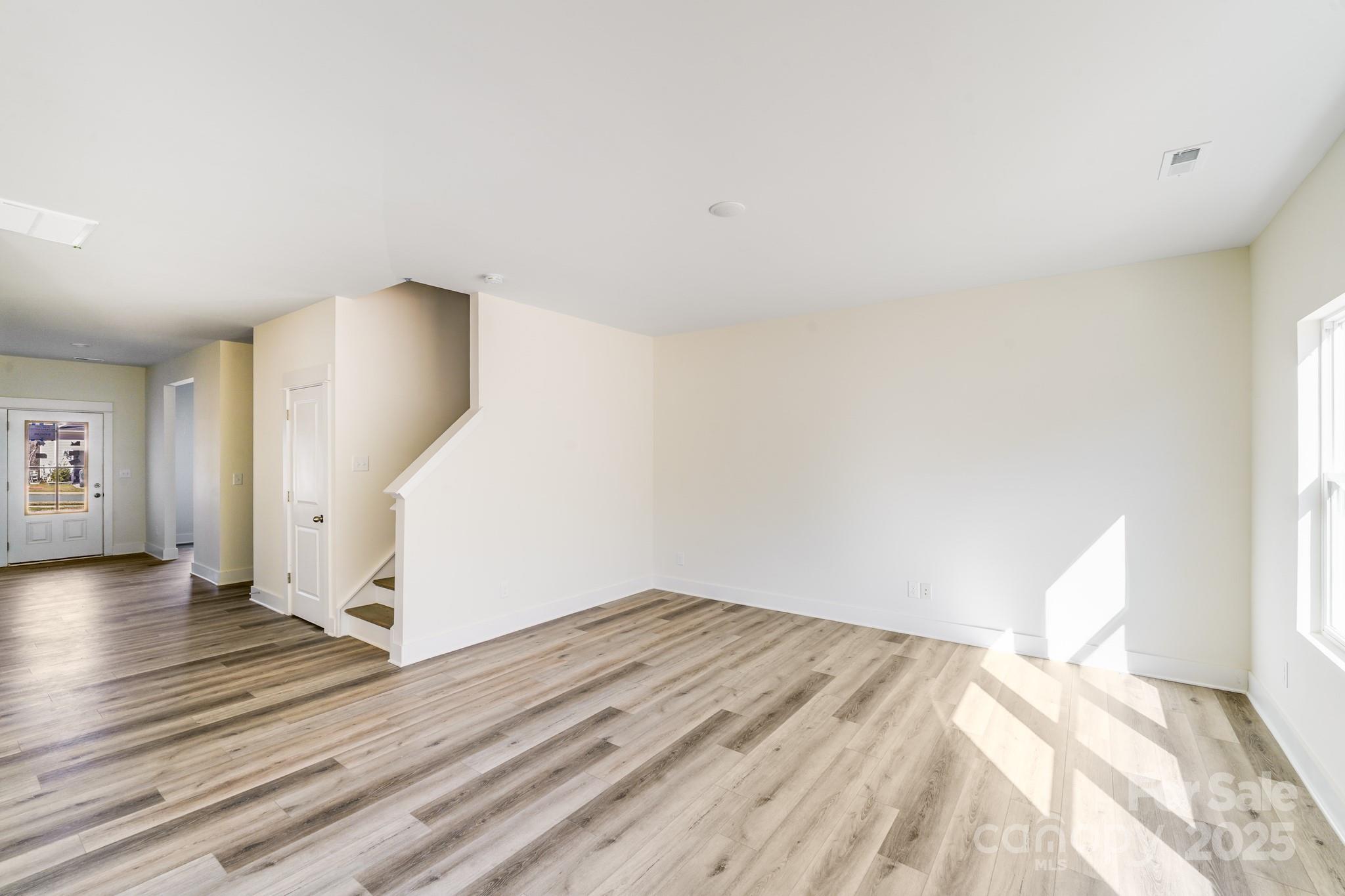 property viewer photo 12