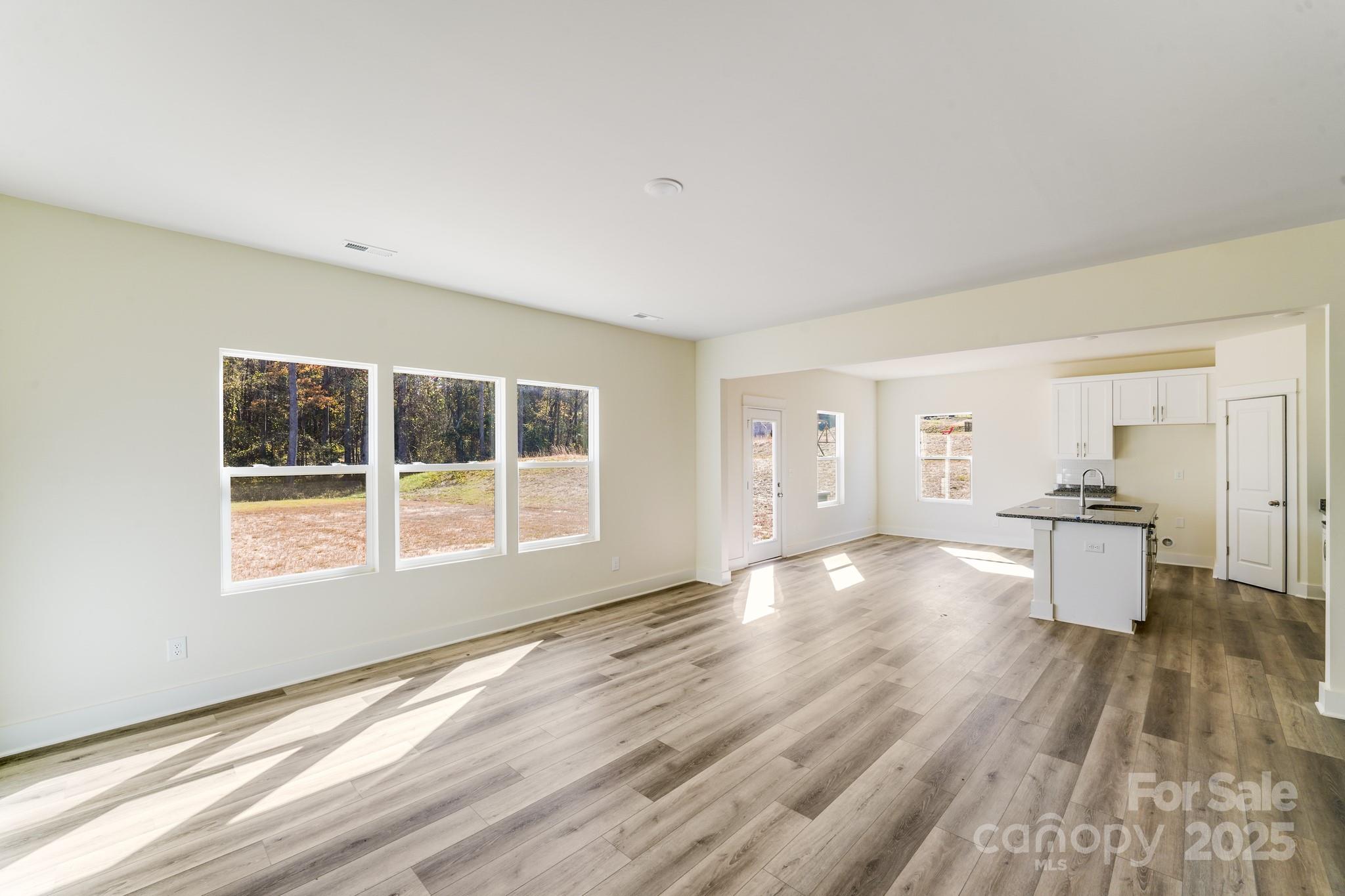 property viewer photo 15