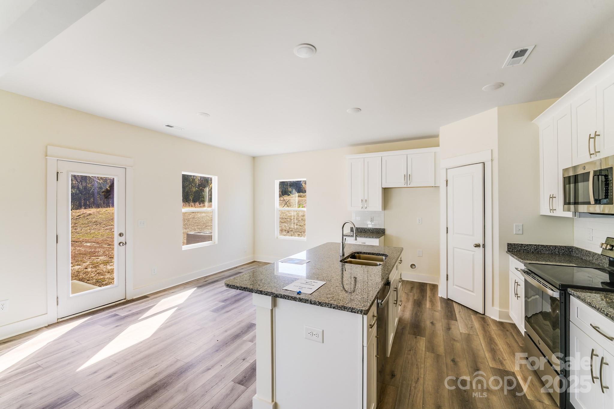 property viewer photo 18