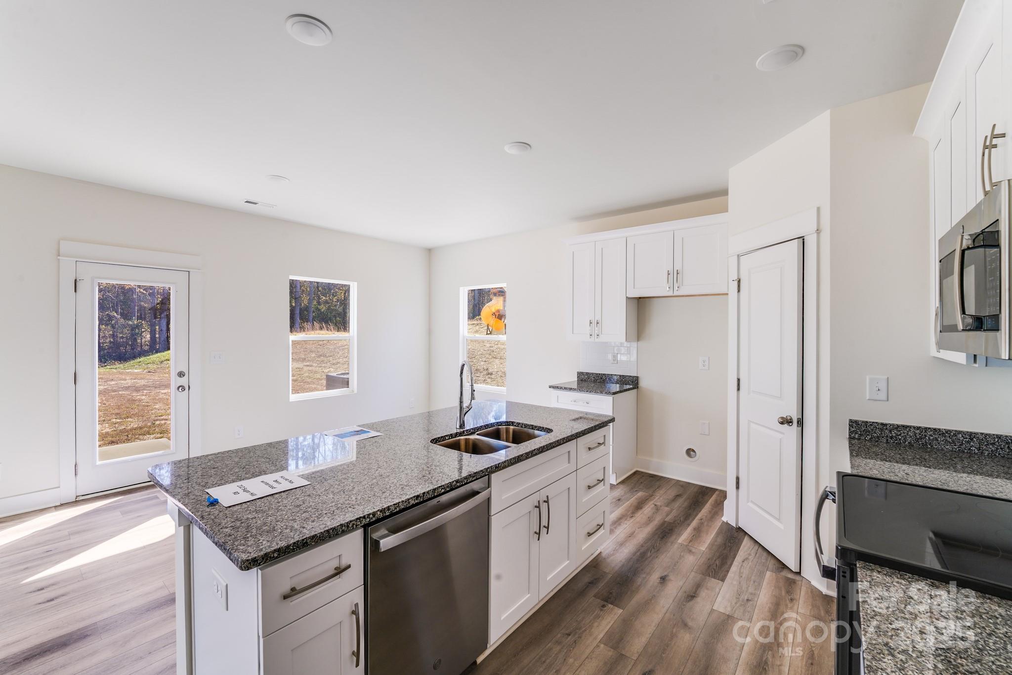 property viewer photo 20