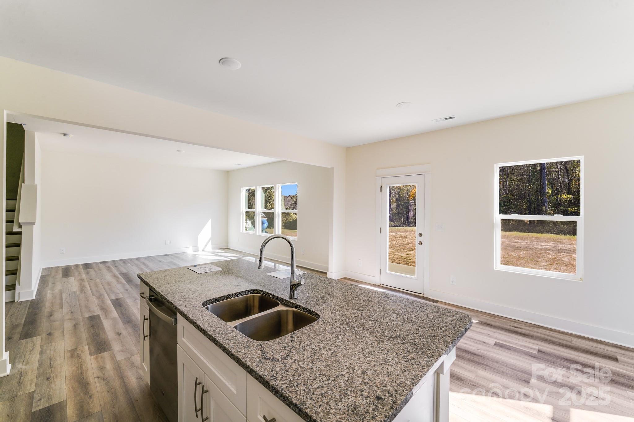 property viewer photo 21