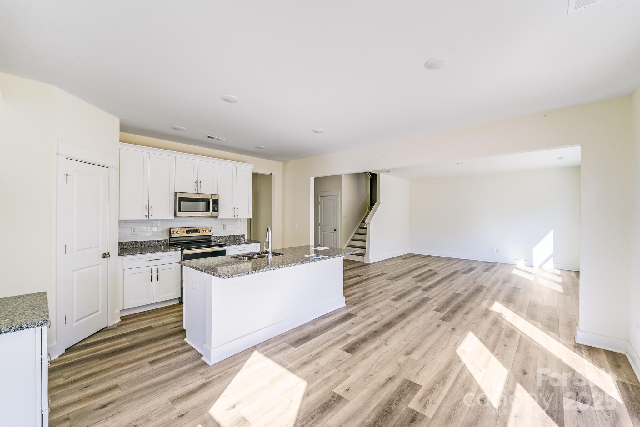 property viewer photo 22