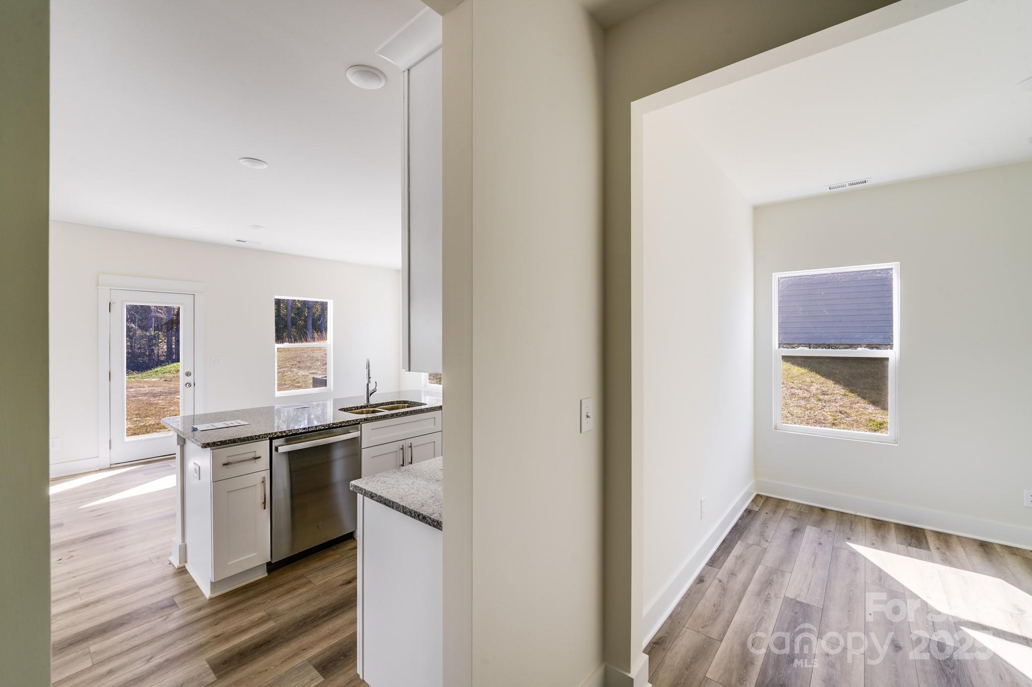 property viewer photo 23