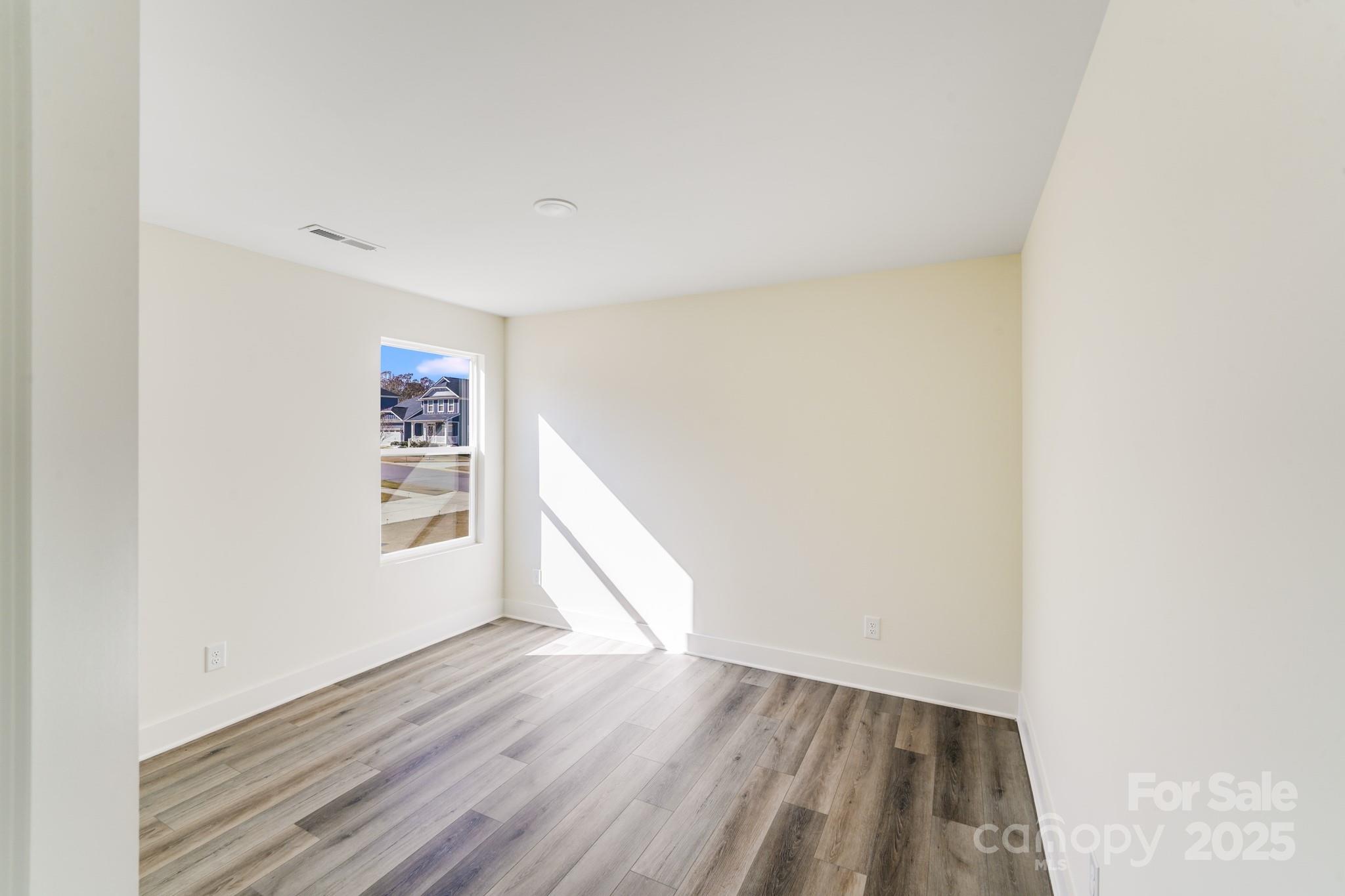 property viewer photo 33