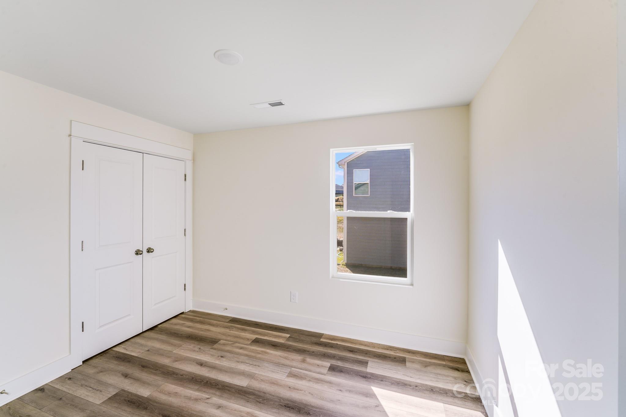 property viewer photo 35